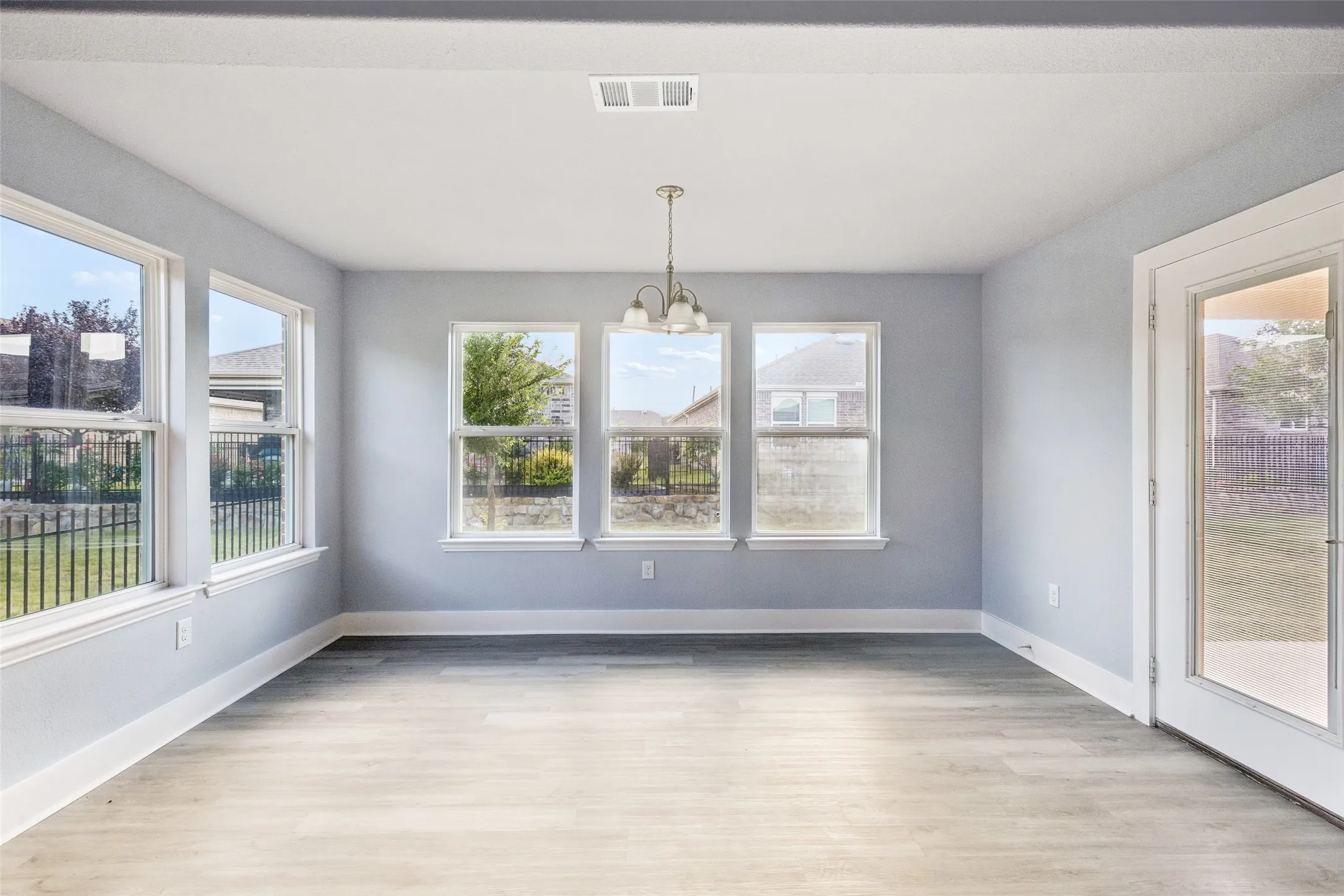 Single Family Residence For Sale in Collin County , 9109 Tranquil Trail, Mc Kinney, Texas 75071, 2 Bedroom, 2 Bathroom, 2 Garage spaces, 1,594 Sqft, built in 2019, mls#21383172, Real Estate Agent in Mc Kinney, Homes For Sale in Collin county, Homes For Sale in Mc Kinney, Realtor in Mc Kinney Texas, Real Estate Brokerage Independent Realty Texas, Luminita Cordes Realtor