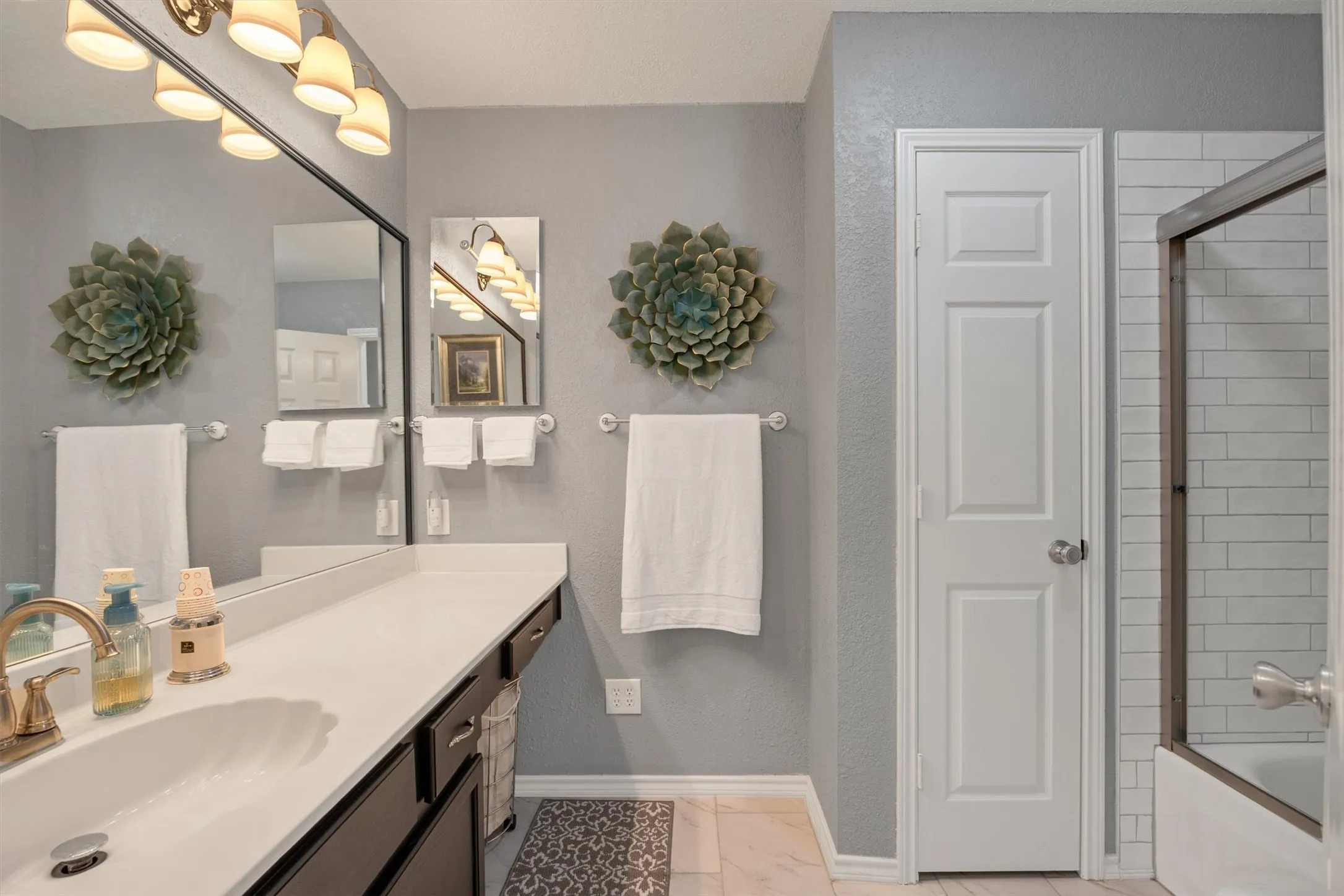 Fully renovated second bath