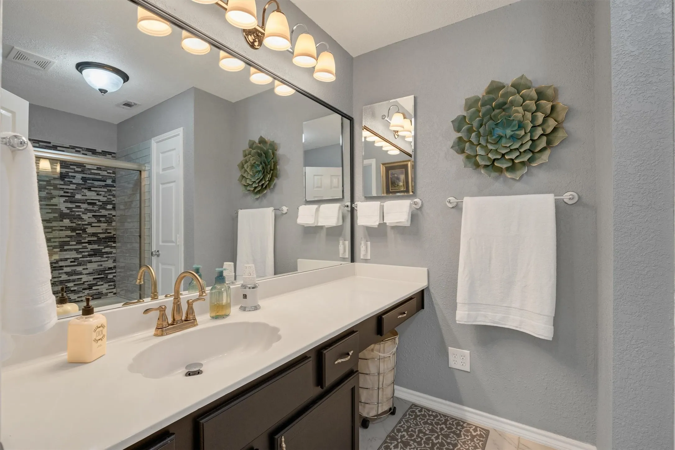 Fully renovated second bath