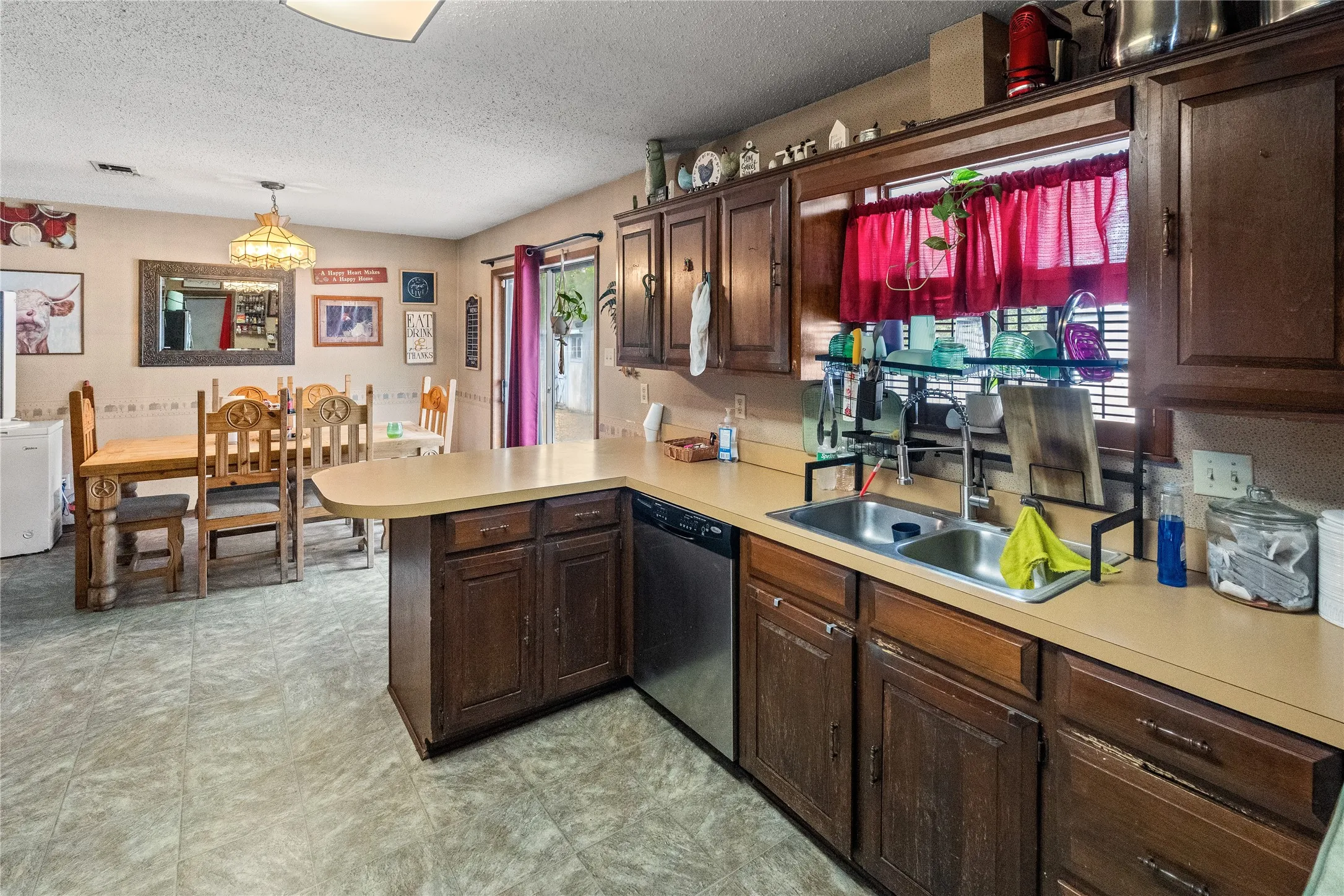Single Family Residence For Sale in Hopkins County , 630 Cranford Street, Sulphur Springs, Texas 75482, 3 Bedroom, 2 Bathroom, Garage spaces, 1,404 Sqft, built in 1985, mls#21383928, Real Estate Agent in Sulphur Springs, Homes For Sale in Hopkins county, Homes For Sale in Sulphur Springs, Realtor in Sulphur Springs Texas, Real Estate Brokerage Independent Realty Texas, Luminita Cordes Realtor