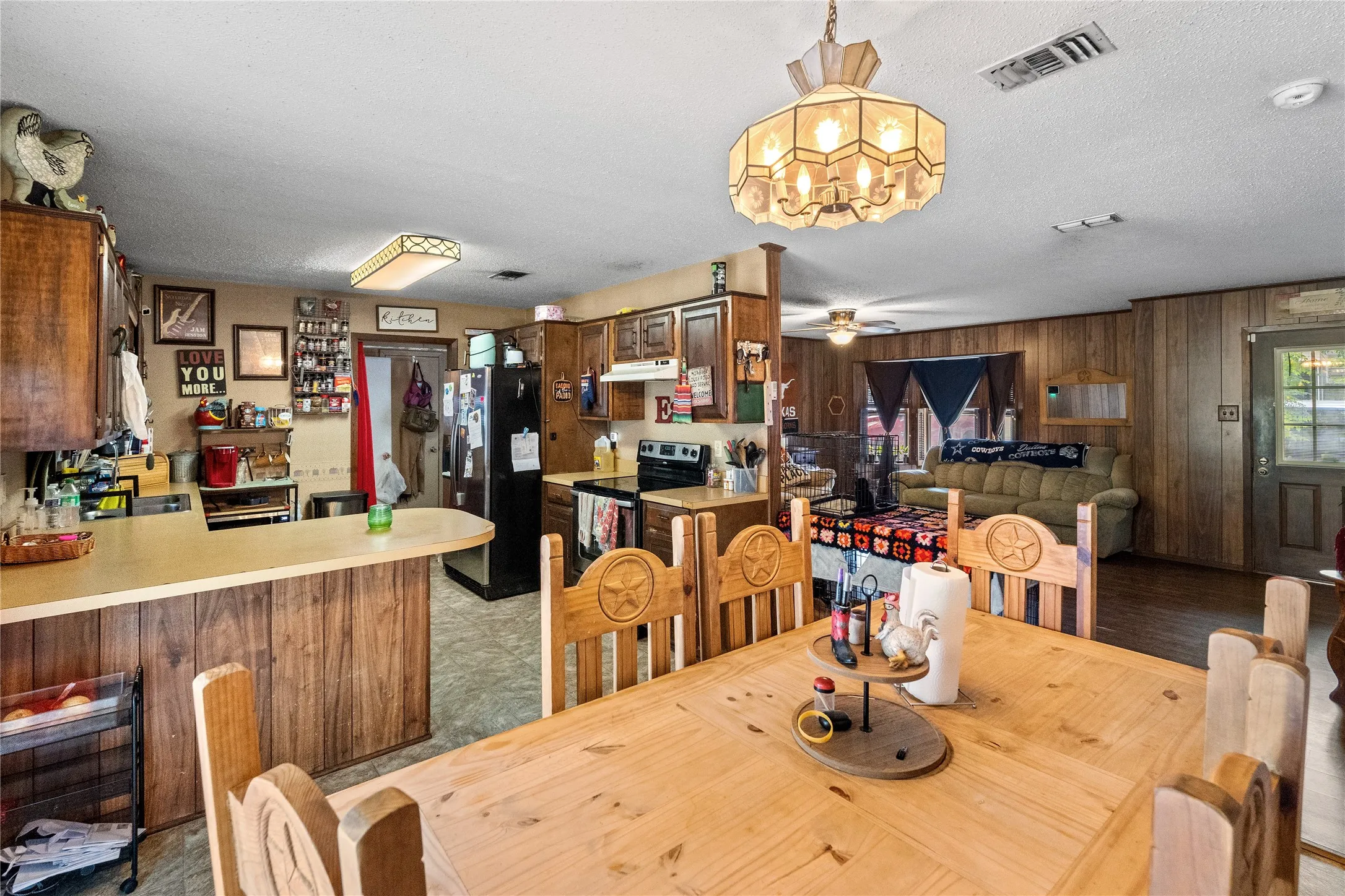Single Family Residence For Sale in Hopkins County , 630 Cranford Street, Sulphur Springs, Texas 75482, 3 Bedroom, 2 Bathroom, Garage spaces, 1,404 Sqft, built in 1985, mls#21383928, Real Estate Agent in Sulphur Springs, Homes For Sale in Hopkins county, Homes For Sale in Sulphur Springs, Realtor in Sulphur Springs Texas, Real Estate Brokerage Independent Realty Texas, Luminita Cordes Realtor