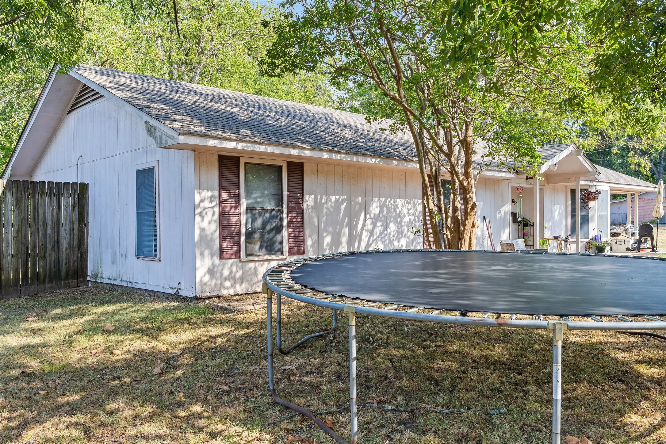 Single Family Residence For Sale in Hopkins County , 630 Cranford Street, Sulphur Springs, Texas 75482, 3 Bedroom, 2 Bathroom, Garage spaces, 1,404 Sqft, built in 1985, mls#21383928, Real Estate Agent in Sulphur Springs, Homes For Sale in Hopkins county, Homes For Sale in Sulphur Springs, Realtor in Sulphur Springs Texas, Real Estate Brokerage Independent Realty Texas, Luminita Cordes Realtor