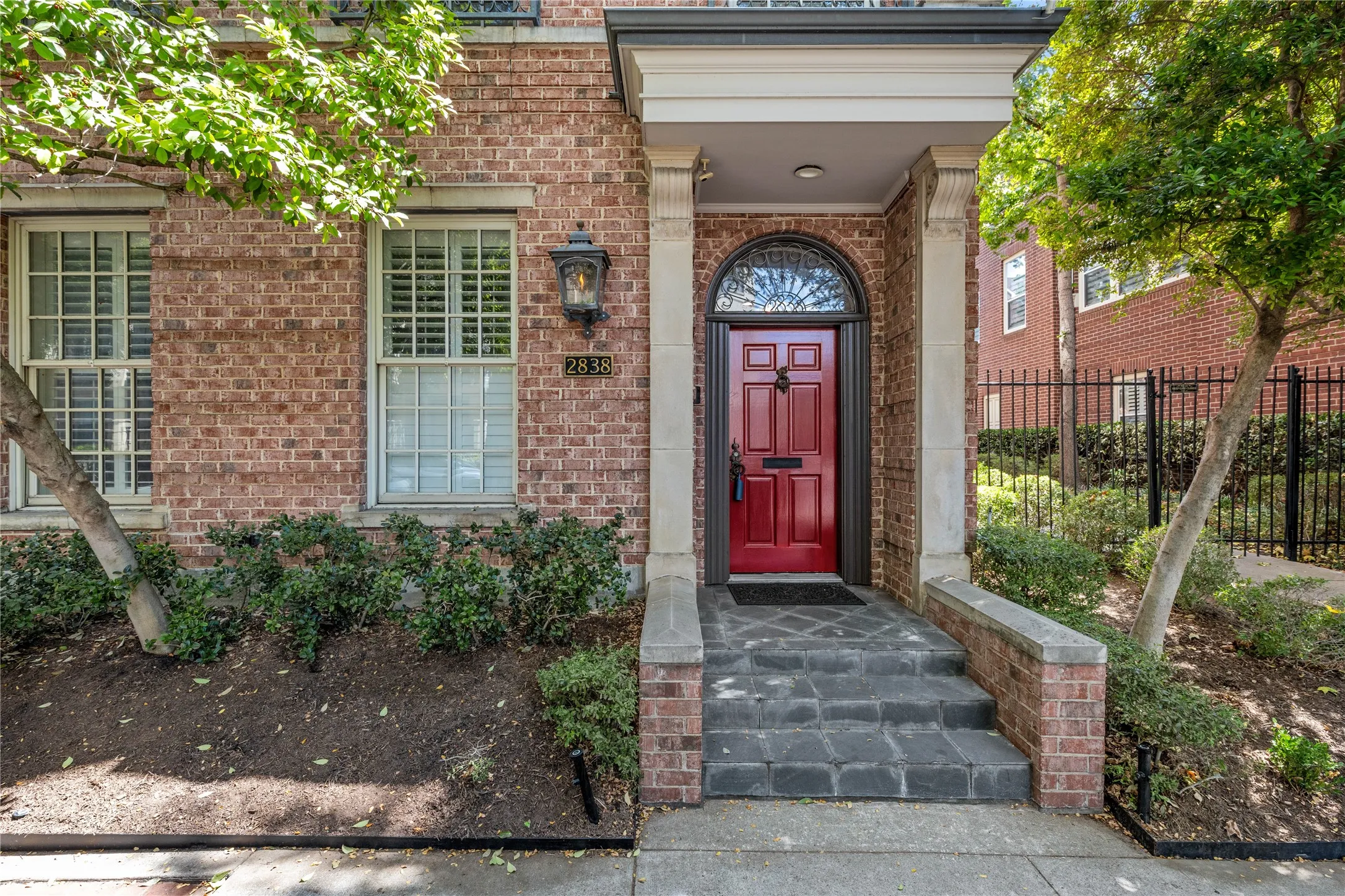 Townhouse For Sale in Dallas County , 2838 State Street, Dallas, Texas 75204, 3 Bedroom, 4 Bathroom, 2 Garage spaces, 3,338 Sqft, built in 1999, mls#21381416, Real Estate Agent in Dallas, Homes For Sale in Dallas county, Homes For Sale in Dallas, Realtor in Dallas Texas, Real Estate Brokerage Independent Realty Texas, Luminita Cordes Realtor