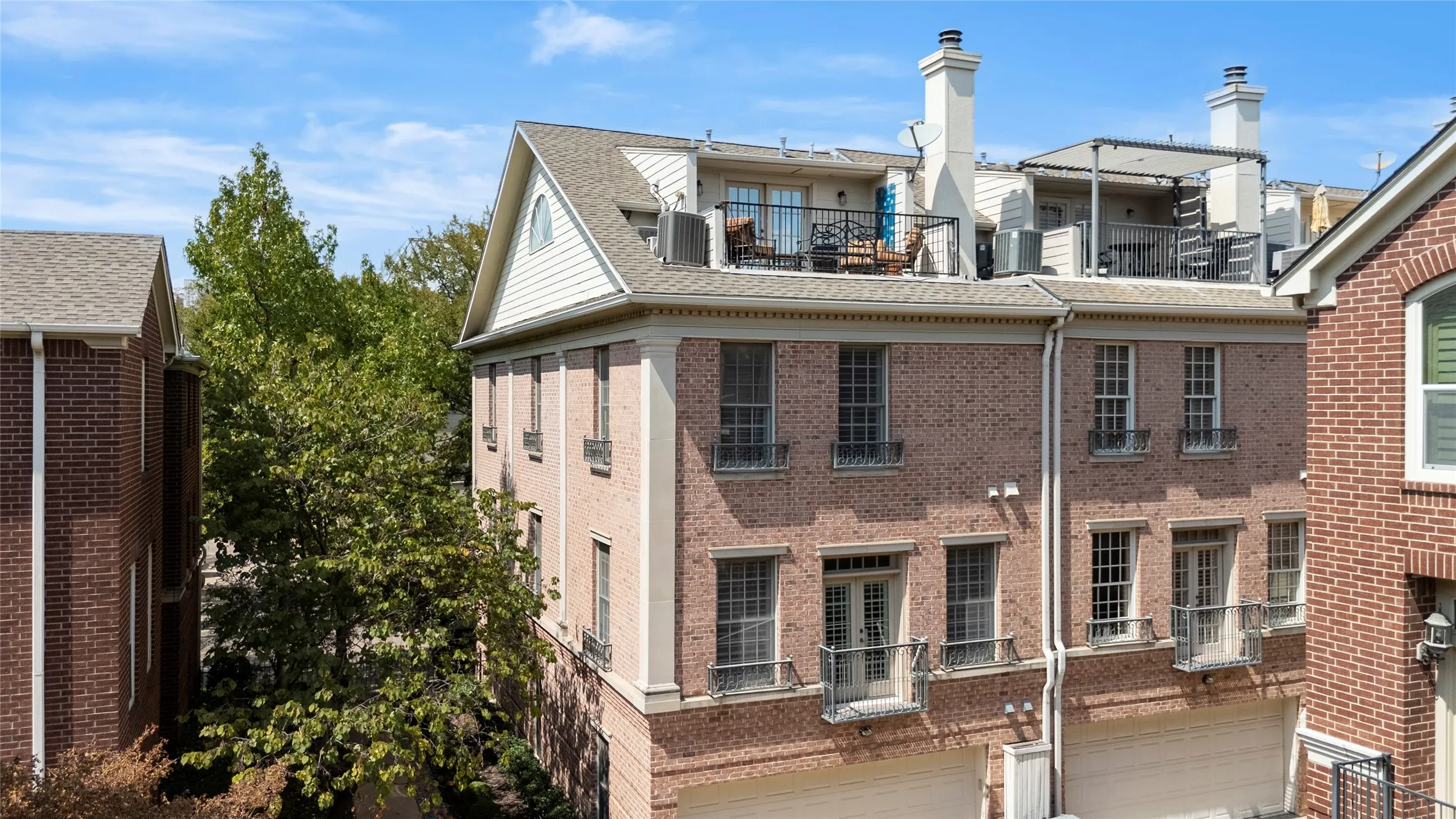 Townhouse For Sale in Dallas County , 2838 State Street, Dallas, Texas 75204, 3 Bedroom, 4 Bathroom, 2 Garage spaces, 3,338 Sqft, built in 1999, mls#21381416, Real Estate Agent in Dallas, Homes For Sale in Dallas county, Homes For Sale in Dallas, Realtor in Dallas Texas, Real Estate Brokerage Independent Realty Texas, Luminita Cordes Realtor