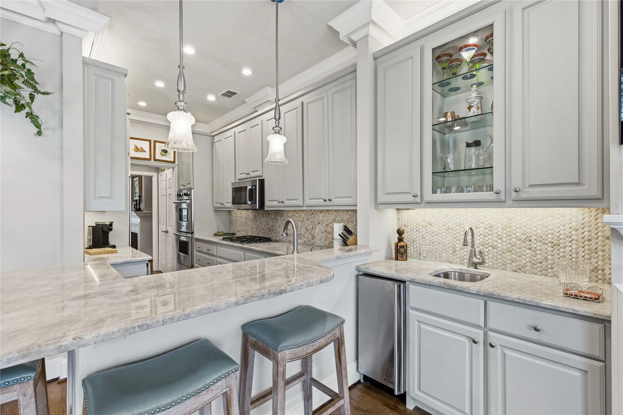 Townhouse For Sale in Dallas County , 2838 State Street, Dallas, Texas 75204, 3 Bedroom, 4 Bathroom, 2 Garage spaces, 3,338 Sqft, built in 1999, mls#21381416, Real Estate Agent in Dallas, Homes For Sale in Dallas county, Homes For Sale in Dallas, Realtor in Dallas Texas, Real Estate Brokerage Independent Realty Texas, Luminita Cordes Realtor