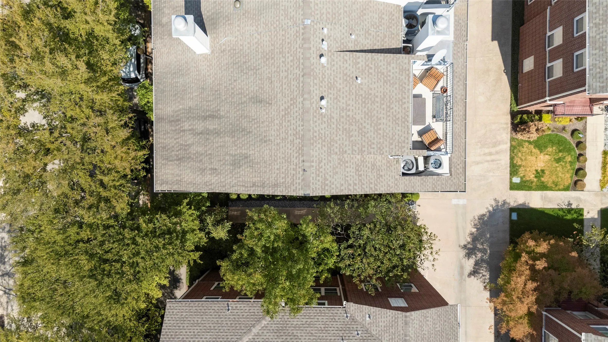 Townhouse For Sale in Dallas County , 2838 State Street, Dallas, Texas 75204, 3 Bedroom, 4 Bathroom, 2 Garage spaces, 3,338 Sqft, built in 1999, mls#21381416, Real Estate Agent in Dallas, Homes For Sale in Dallas county, Homes For Sale in Dallas, Realtor in Dallas Texas, Real Estate Brokerage Independent Realty Texas, Luminita Cordes Realtor
