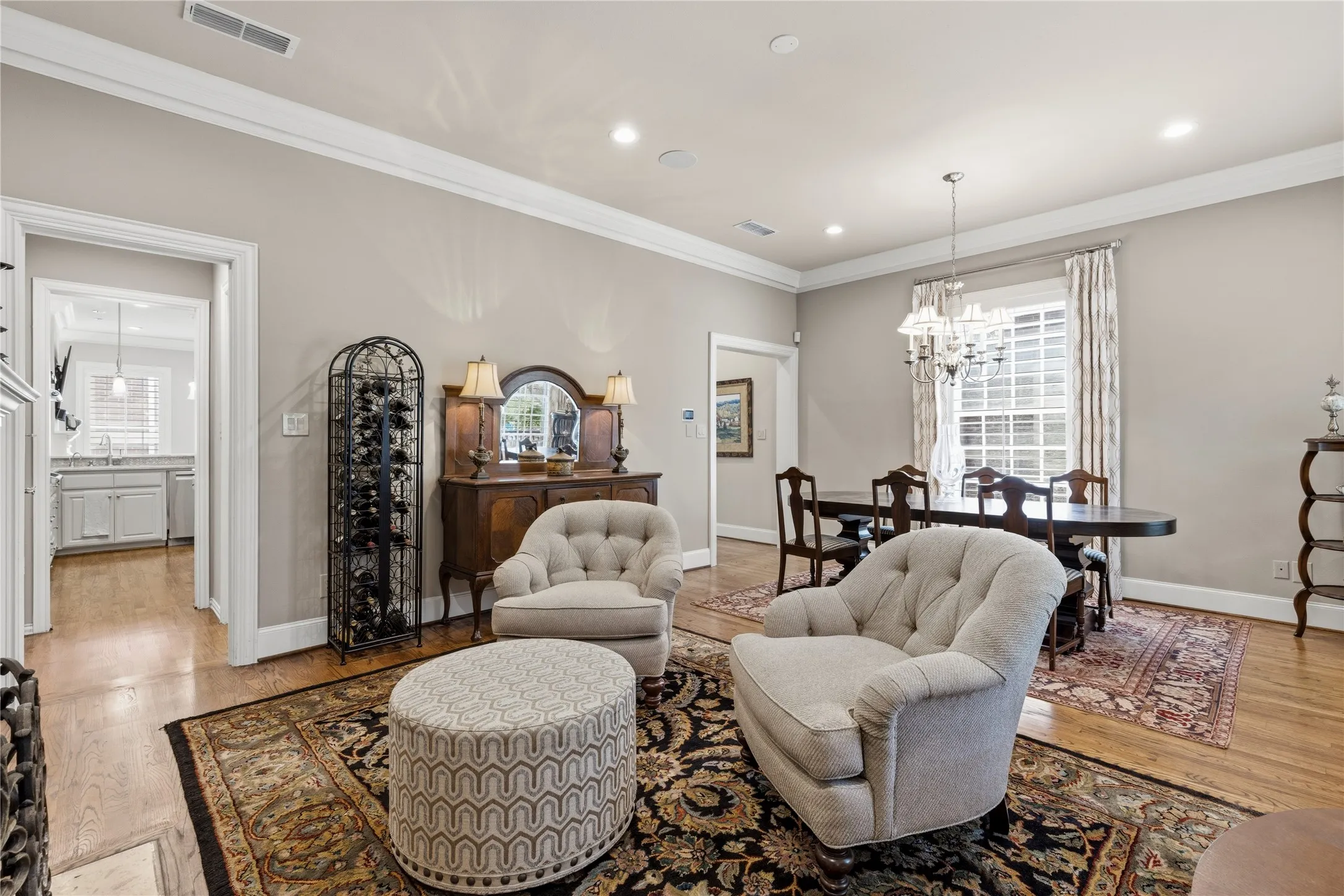 Townhouse For Sale in Dallas County , 2838 State Street, Dallas, Texas 75204, 3 Bedroom, 4 Bathroom, 2 Garage spaces, 3,338 Sqft, built in 1999, mls#21381416, Real Estate Agent in Dallas, Homes For Sale in Dallas county, Homes For Sale in Dallas, Realtor in Dallas Texas, Real Estate Brokerage Independent Realty Texas, Luminita Cordes Realtor
