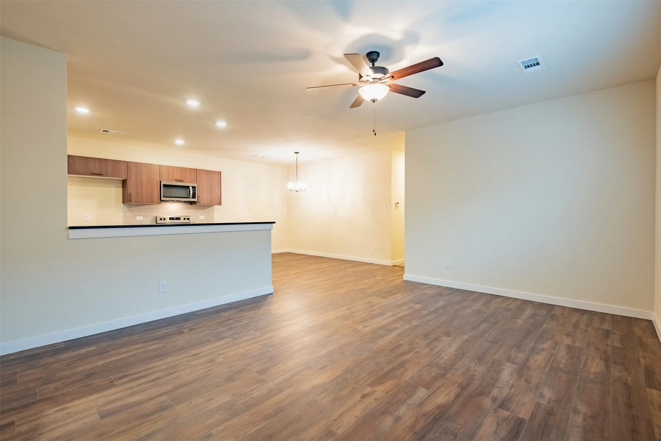 Duplex For Rent in Ellis County , 721 Blackland Drive, Venus, Texas 76084, 3 Bedroom, 2 Bathroom, 2 Garage spaces, 1,301 Sqft, built in 2023, mls#21383939, Real Estate Agent in Venus, Homes For Rent in Ellis county, Homes For Rent in Venus, Realtor in Venus Texas, Real Estate Brokerage Independent Realty Texas, Luminita Cordes Realtor