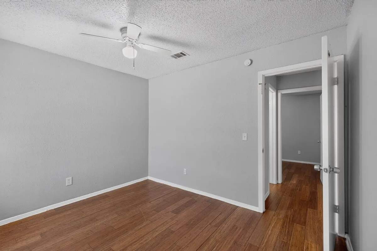 Apartment For Rent in Collin County , 400 Raymond Street 23, Farmersville, Texas 75442, 2 Bedroom, 1 Bathroom, Garage spaces, 650 Sqft, built in 1987, mls#21383942, Real Estate Agent in Farmersville, Homes For Rent in Collin county, Homes For Rent in Farmersville, Realtor in Farmersville Texas, Real Estate Brokerage Independent Realty Texas, Luminita Cordes Realtor
