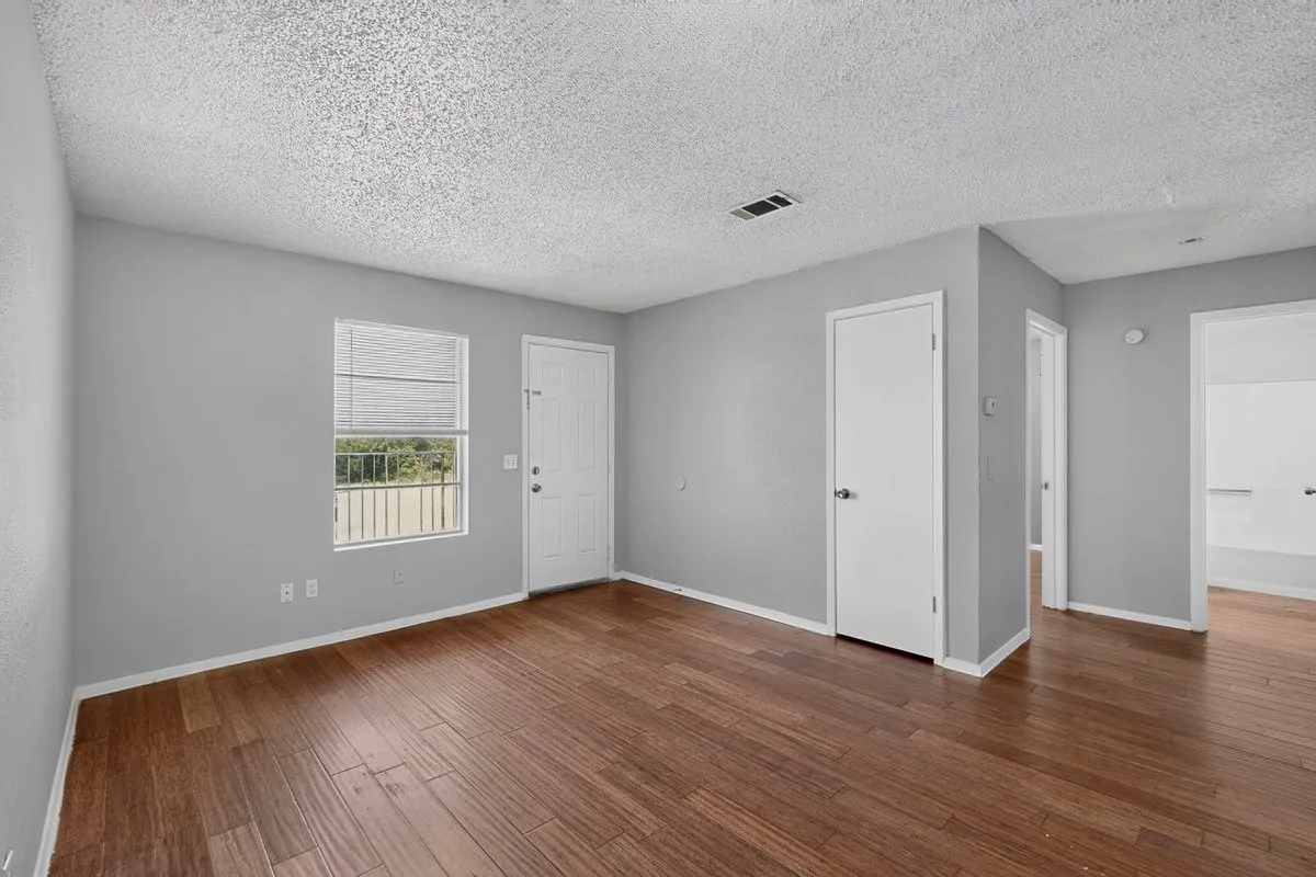 Apartment For Rent in Collin County , 400 Raymond Street 23, Farmersville, Texas 75442, 2 Bedroom, 1 Bathroom, Garage spaces, 650 Sqft, built in 1987, mls#21383942, Real Estate Agent in Farmersville, Homes For Rent in Collin county, Homes For Rent in Farmersville, Realtor in Farmersville Texas, Real Estate Brokerage Independent Realty Texas, Luminita Cordes Realtor