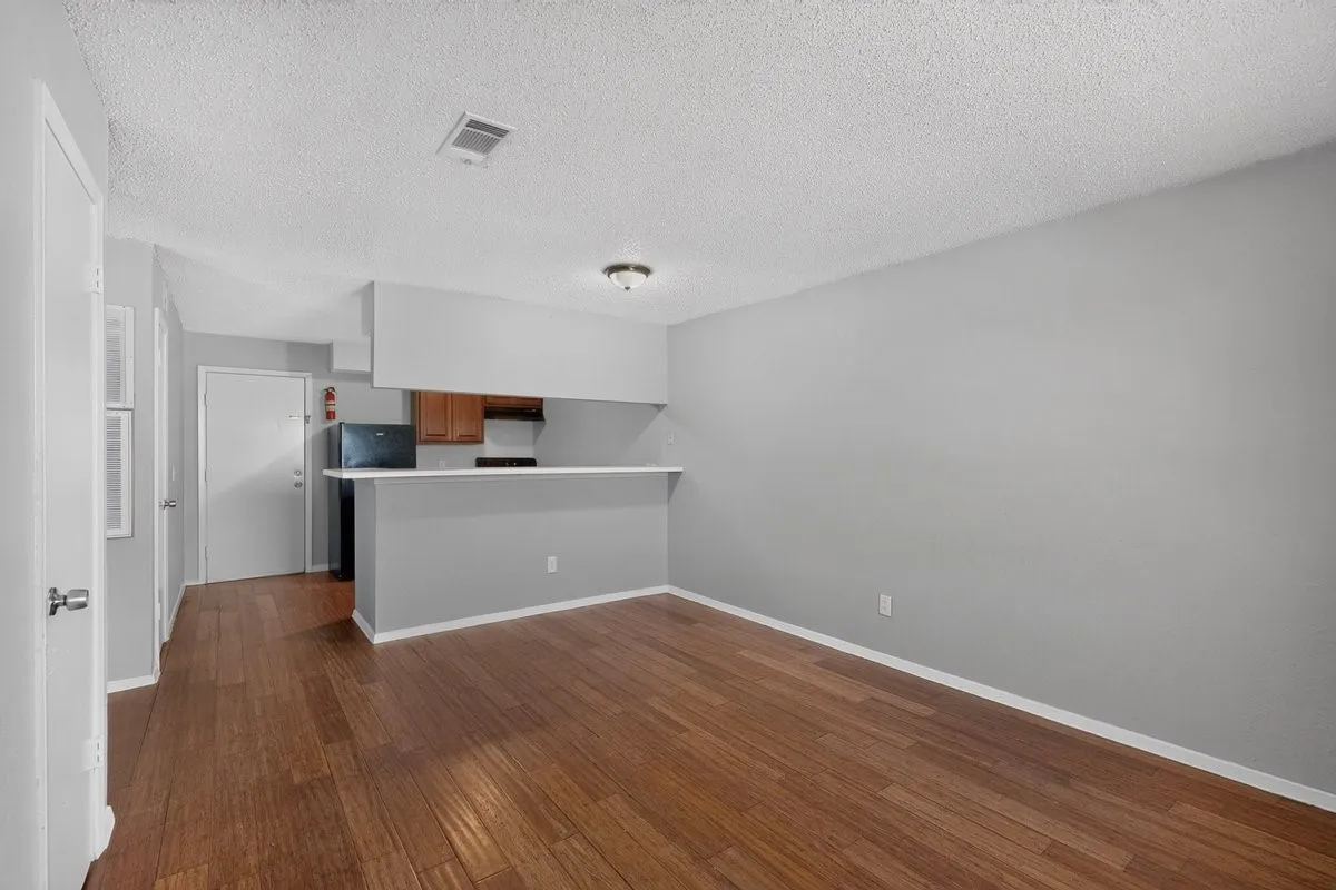 Apartment For Rent in Collin County , 400 Raymond Street 23, Farmersville, Texas 75442, 2 Bedroom, 1 Bathroom, Garage spaces, 650 Sqft, built in 1987, mls#21383942, Real Estate Agent in Farmersville, Homes For Rent in Collin county, Homes For Rent in Farmersville, Realtor in Farmersville Texas, Real Estate Brokerage Independent Realty Texas, Luminita Cordes Realtor