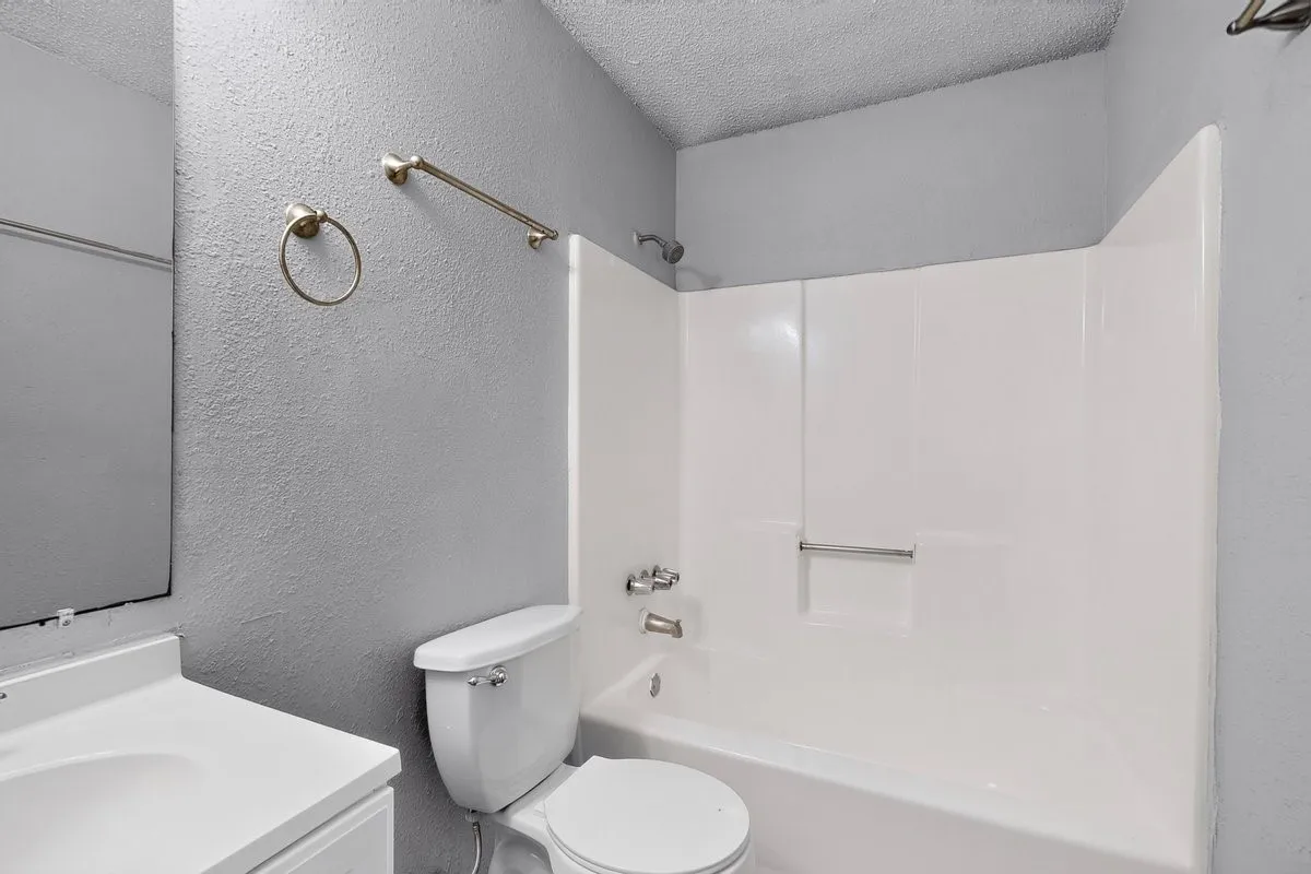 Apartment For Rent in Collin County , 400 Raymond Street 23, Farmersville, Texas 75442, 2 Bedroom, 1 Bathroom, Garage spaces, 650 Sqft, built in 1987, mls#21383942, Real Estate Agent in Farmersville, Homes For Rent in Collin county, Homes For Rent in Farmersville, Realtor in Farmersville Texas, Real Estate Brokerage Independent Realty Texas, Luminita Cordes Realtor