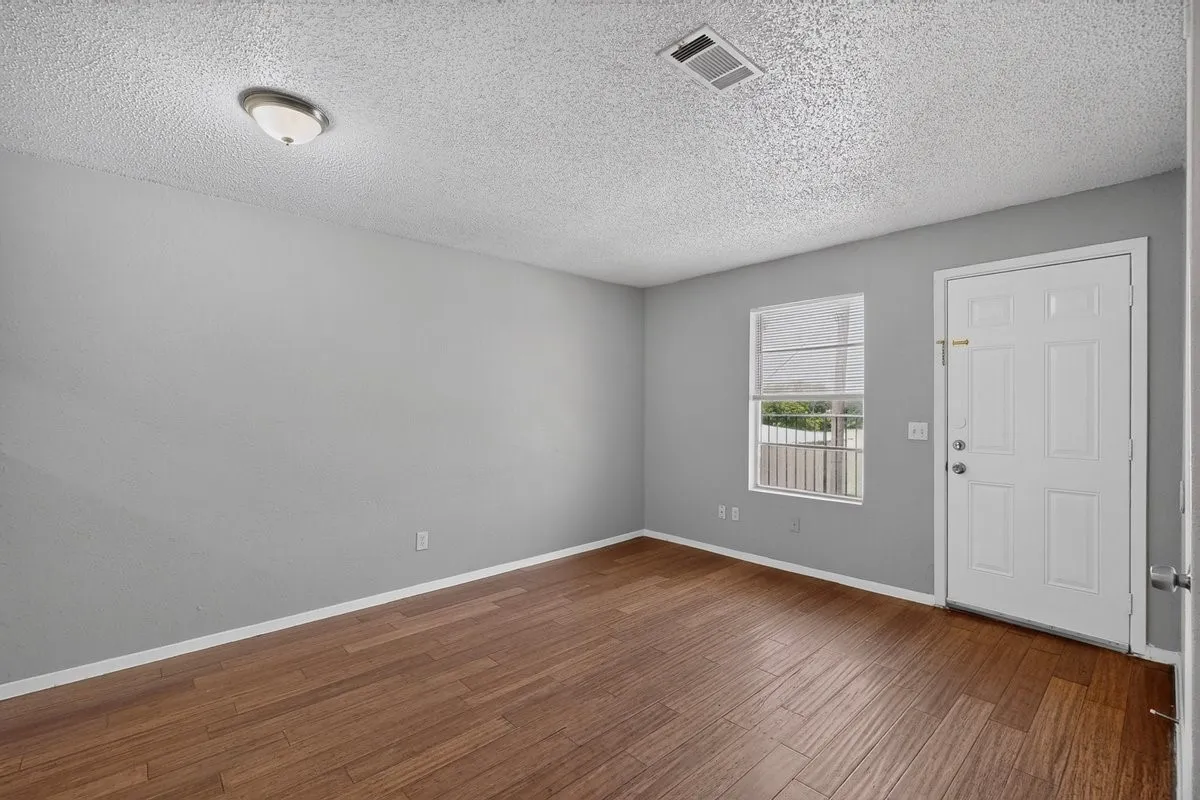 Apartment For Rent in Collin County , 400 Raymond Street 23, Farmersville, Texas 75442, 2 Bedroom, 1 Bathroom, Garage spaces, 650 Sqft, built in 1987, mls#21383942, Real Estate Agent in Farmersville, Homes For Rent in Collin county, Homes For Rent in Farmersville, Realtor in Farmersville Texas, Real Estate Brokerage Independent Realty Texas, Luminita Cordes Realtor