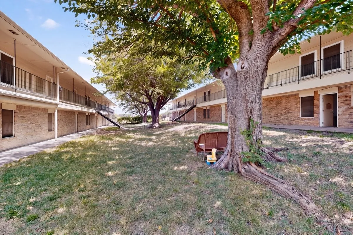 Apartment For Rent in Collin County , 400 Raymond Street 23, Farmersville, Texas 75442, 2 Bedroom, 1 Bathroom, Garage spaces, 650 Sqft, built in 1987, mls#21383942, Real Estate Agent in Farmersville, Homes For Rent in Collin county, Homes For Rent in Farmersville, Realtor in Farmersville Texas, Real Estate Brokerage Independent Realty Texas, Luminita Cordes Realtor