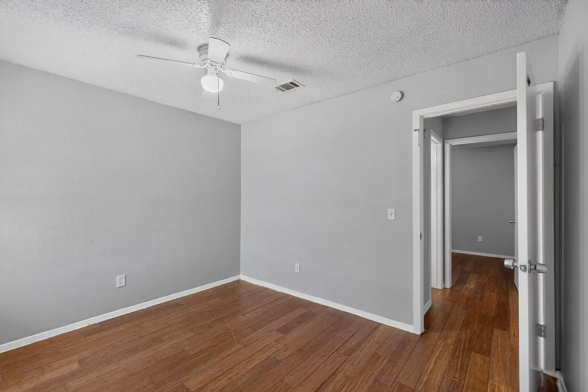 Apartment For Rent in Collin County , 400 Raymond Street 23, Farmersville, Texas 75442, 2 Bedroom, 1 Bathroom, Garage spaces, 650 Sqft, built in 1987, mls#21383942, Real Estate Agent in Farmersville, Homes For Rent in Collin county, Homes For Rent in Farmersville, Realtor in Farmersville Texas, Real Estate Brokerage Independent Realty Texas, Luminita Cordes Realtor