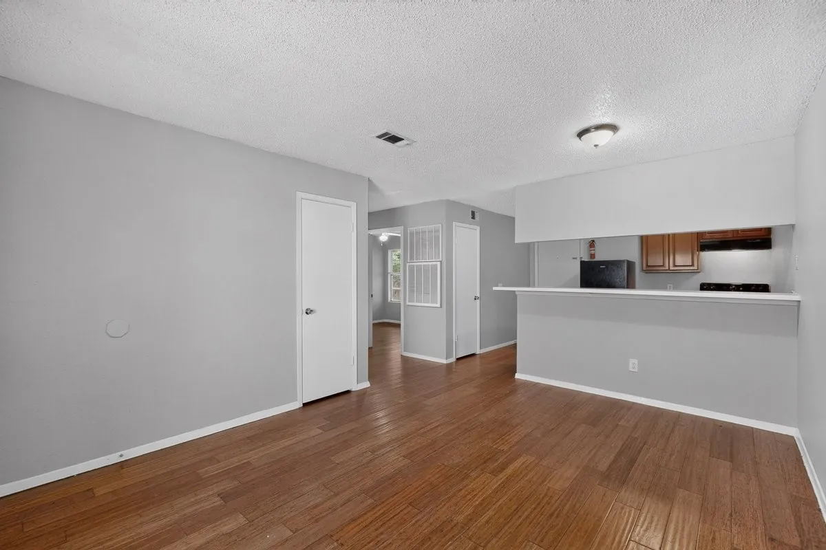 Apartment For Rent in Collin County , 400 Raymond Street 23, Farmersville, Texas 75442, 2 Bedroom, 1 Bathroom, Garage spaces, 650 Sqft, built in 1987, mls#21383942, Real Estate Agent in Farmersville, Homes For Rent in Collin county, Homes For Rent in Farmersville, Realtor in Farmersville Texas, Real Estate Brokerage Independent Realty Texas, Luminita Cordes Realtor