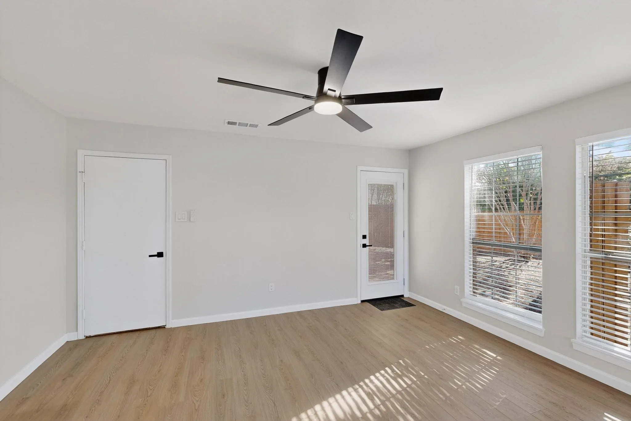 Single Family Residence For Rent in Denton County , 1009 Lake Bluff Drive, Flower Mound, Texas 75028, 3 Bedroom, 3 Bathroom, 2 Garage spaces, 1,268 Sqft, built in 1993, mls#21382718, Real Estate Agent in Flower Mound, Homes For Rent in Denton county, Homes For Rent in Flower Mound, Realtor in Flower Mound Texas, Real Estate Brokerage Independent Realty Texas, Luminita Cordes Realtor