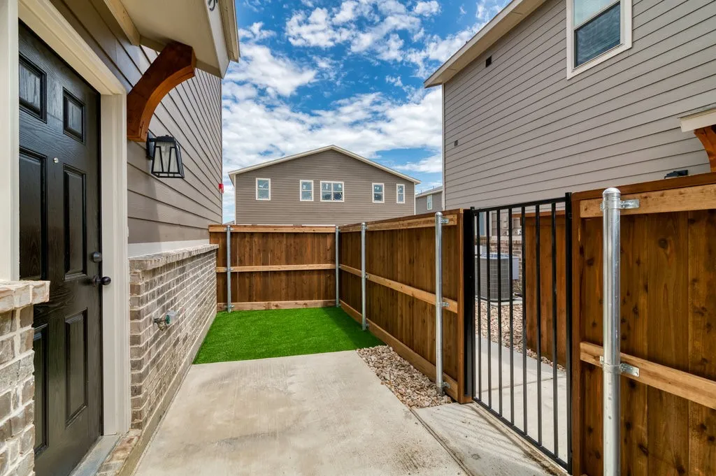Apartment For Rent in Ellis County , 615 Harvest Moon Drive, Venus, Texas 76084, 2 Bedroom, 2 Bathroom, 1 Garage spaces, 1,274 Sqft, built in 2022, mls#21383946, Real Estate Agent in Venus, Homes For Rent in Ellis county, Homes For Rent in Venus, Realtor in Venus Texas, Real Estate Brokerage Independent Realty Texas, Luminita Cordes Realtor
