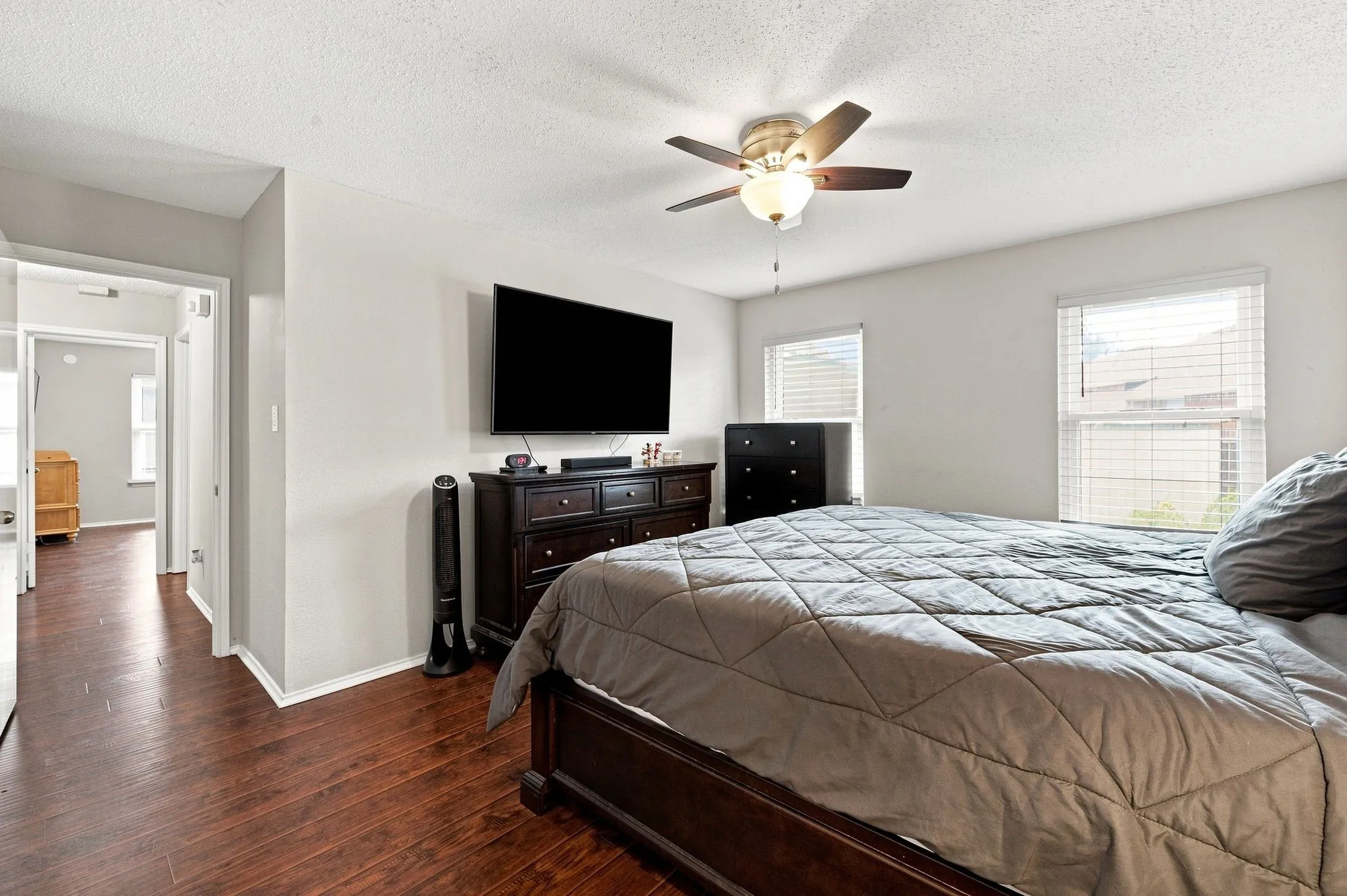 Single Family Residence For Sale in Dallas County , 3129 Walingford Drive, Grand Prairie, Texas 75052, 3 Bedroom, 2 Bathroom, 2 Garage spaces, 1,441 Sqft, built in 1995, mls#21380828, Real Estate Agent in Grand Prairie, Homes For Sale in Dallas county, Homes For Sale in Grand Prairie, Realtor in Grand Prairie Texas, Real Estate Brokerage Independent Realty Texas, Luminita Cordes Realtor
