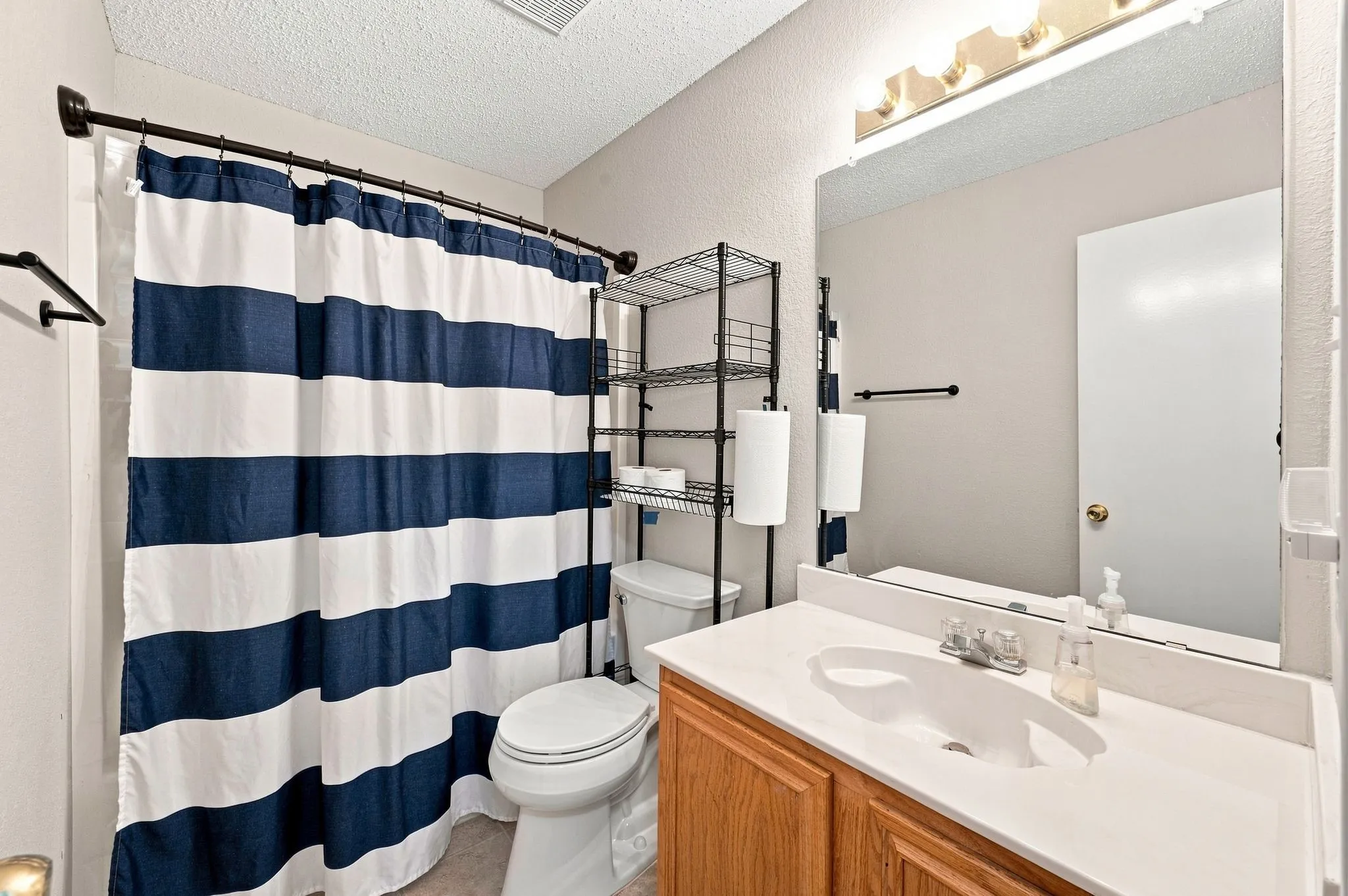 Single Family Residence For Sale in Dallas County , 3129 Walingford Drive, Grand Prairie, Texas 75052, 3 Bedroom, 2 Bathroom, 2 Garage spaces, 1,441 Sqft, built in 1995, mls#21380828, Real Estate Agent in Grand Prairie, Homes For Sale in Dallas county, Homes For Sale in Grand Prairie, Realtor in Grand Prairie Texas, Real Estate Brokerage Independent Realty Texas, Luminita Cordes Realtor