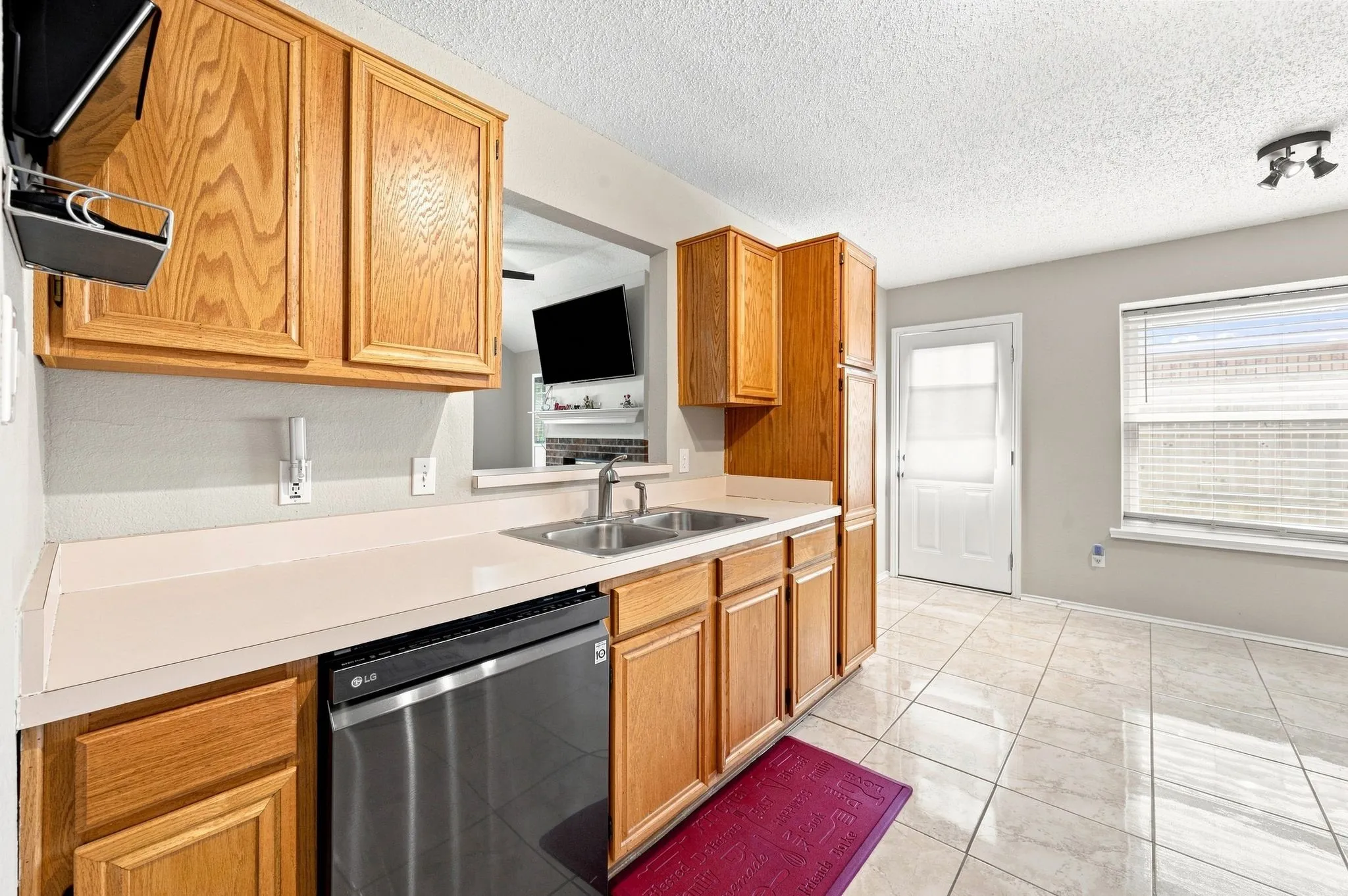 Single Family Residence For Sale in Dallas County , 3129 Walingford Drive, Grand Prairie, Texas 75052, 3 Bedroom, 2 Bathroom, 2 Garage spaces, 1,441 Sqft, built in 1995, mls#21380828, Real Estate Agent in Grand Prairie, Homes For Sale in Dallas county, Homes For Sale in Grand Prairie, Realtor in Grand Prairie Texas, Real Estate Brokerage Independent Realty Texas, Luminita Cordes Realtor