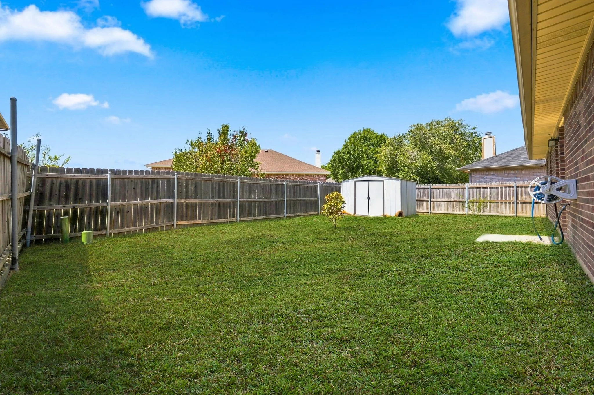 Single Family Residence For Sale in Dallas County , 3129 Walingford Drive, Grand Prairie, Texas 75052, 3 Bedroom, 2 Bathroom, 2 Garage spaces, 1,441 Sqft, built in 1995, mls#21380828, Real Estate Agent in Grand Prairie, Homes For Sale in Dallas county, Homes For Sale in Grand Prairie, Realtor in Grand Prairie Texas, Real Estate Brokerage Independent Realty Texas, Luminita Cordes Realtor