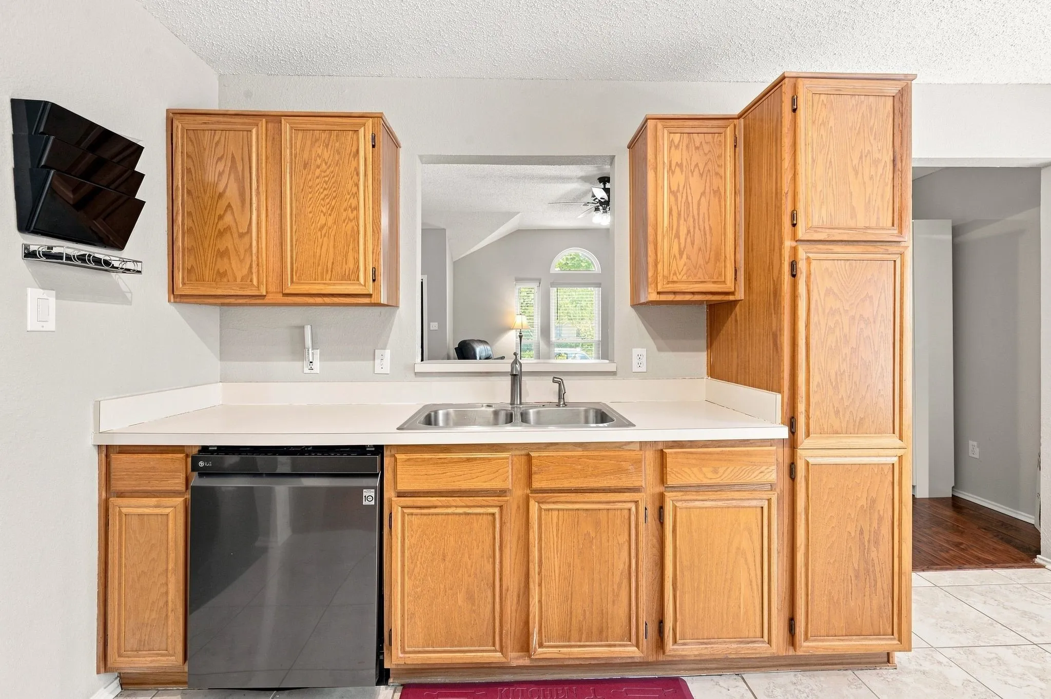 Single Family Residence For Sale in Dallas County , 3129 Walingford Drive, Grand Prairie, Texas 75052, 3 Bedroom, 2 Bathroom, 2 Garage spaces, 1,441 Sqft, built in 1995, mls#21380828, Real Estate Agent in Grand Prairie, Homes For Sale in Dallas county, Homes For Sale in Grand Prairie, Realtor in Grand Prairie Texas, Real Estate Brokerage Independent Realty Texas, Luminita Cordes Realtor