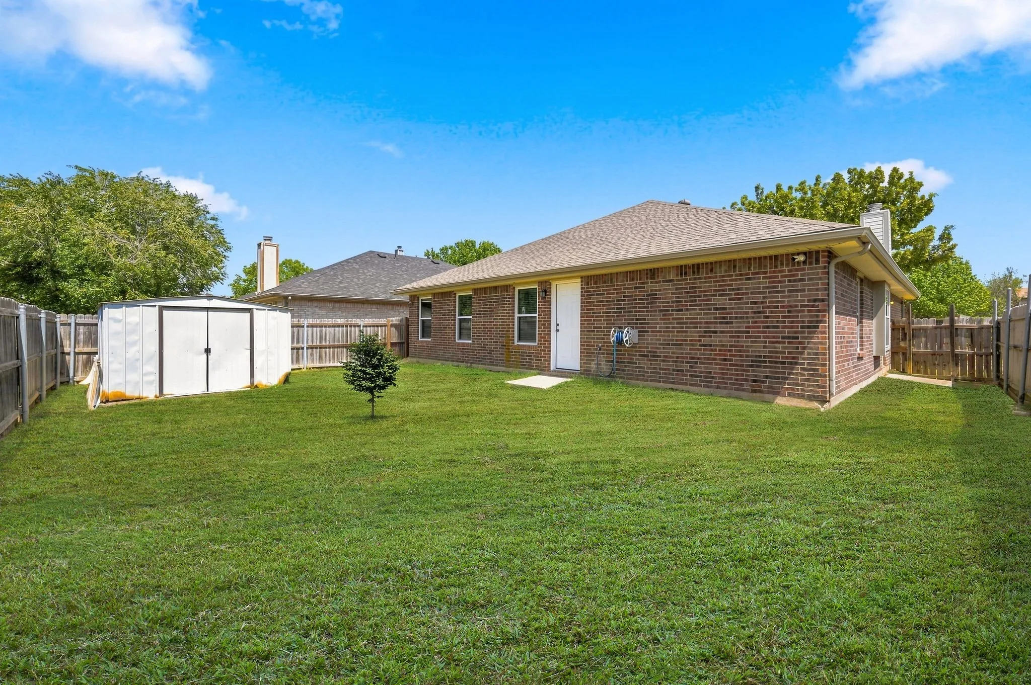 Single Family Residence For Sale in Dallas County , 3129 Walingford Drive, Grand Prairie, Texas 75052, 3 Bedroom, 2 Bathroom, 2 Garage spaces, 1,441 Sqft, built in 1995, mls#21380828, Real Estate Agent in Grand Prairie, Homes For Sale in Dallas county, Homes For Sale in Grand Prairie, Realtor in Grand Prairie Texas, Real Estate Brokerage Independent Realty Texas, Luminita Cordes Realtor