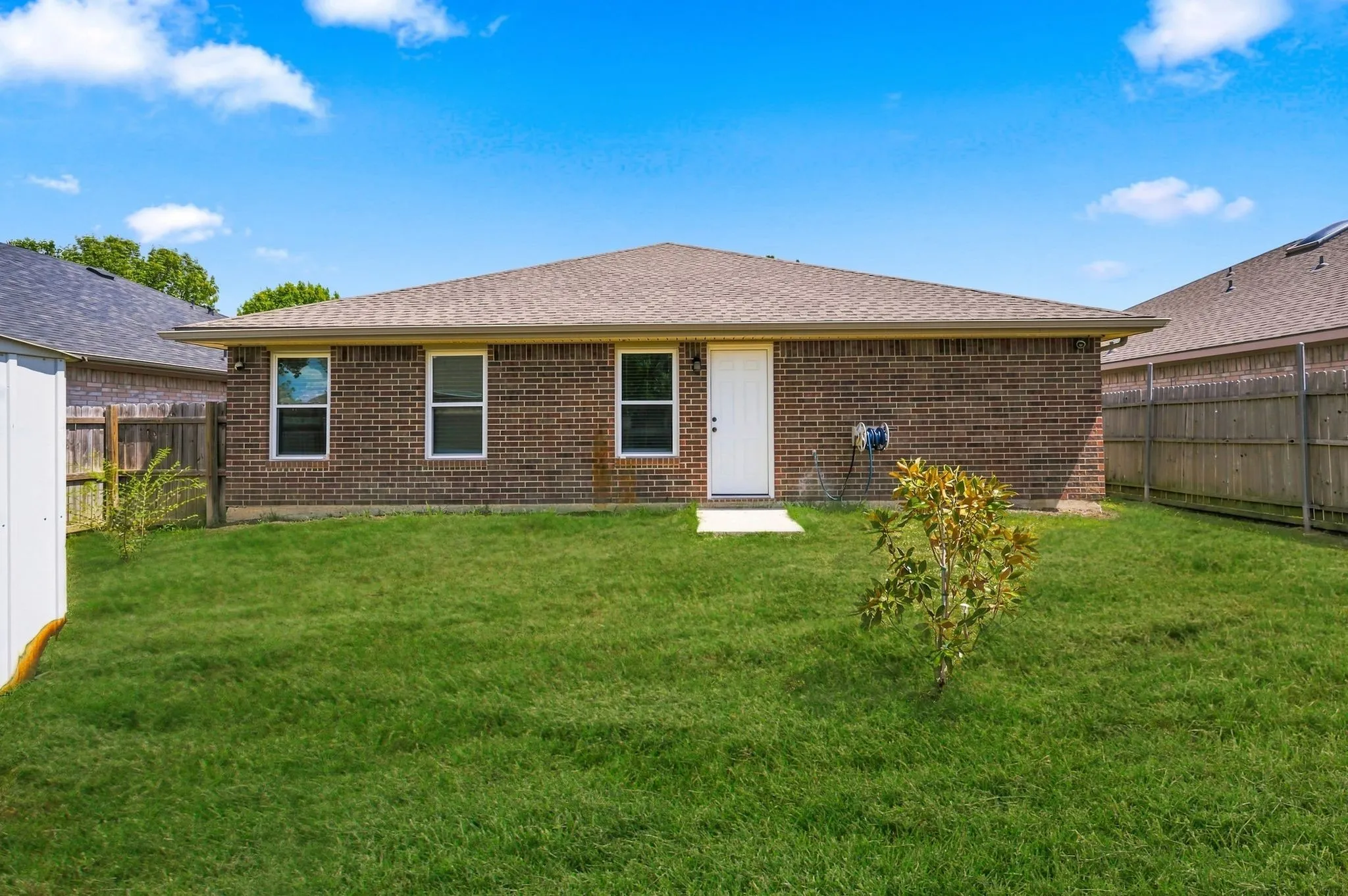 Single Family Residence For Sale in Dallas County , 3129 Walingford Drive, Grand Prairie, Texas 75052, 3 Bedroom, 2 Bathroom, 2 Garage spaces, 1,441 Sqft, built in 1995, mls#21380828, Real Estate Agent in Grand Prairie, Homes For Sale in Dallas county, Homes For Sale in Grand Prairie, Realtor in Grand Prairie Texas, Real Estate Brokerage Independent Realty Texas, Luminita Cordes Realtor