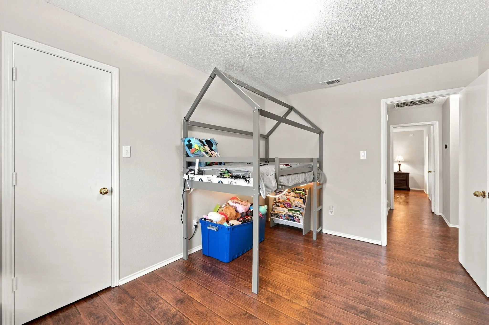 Single Family Residence For Sale in Dallas County , 3129 Walingford Drive, Grand Prairie, Texas 75052, 3 Bedroom, 2 Bathroom, 2 Garage spaces, 1,441 Sqft, built in 1995, mls#21380828, Real Estate Agent in Grand Prairie, Homes For Sale in Dallas county, Homes For Sale in Grand Prairie, Realtor in Grand Prairie Texas, Real Estate Brokerage Independent Realty Texas, Luminita Cordes Realtor