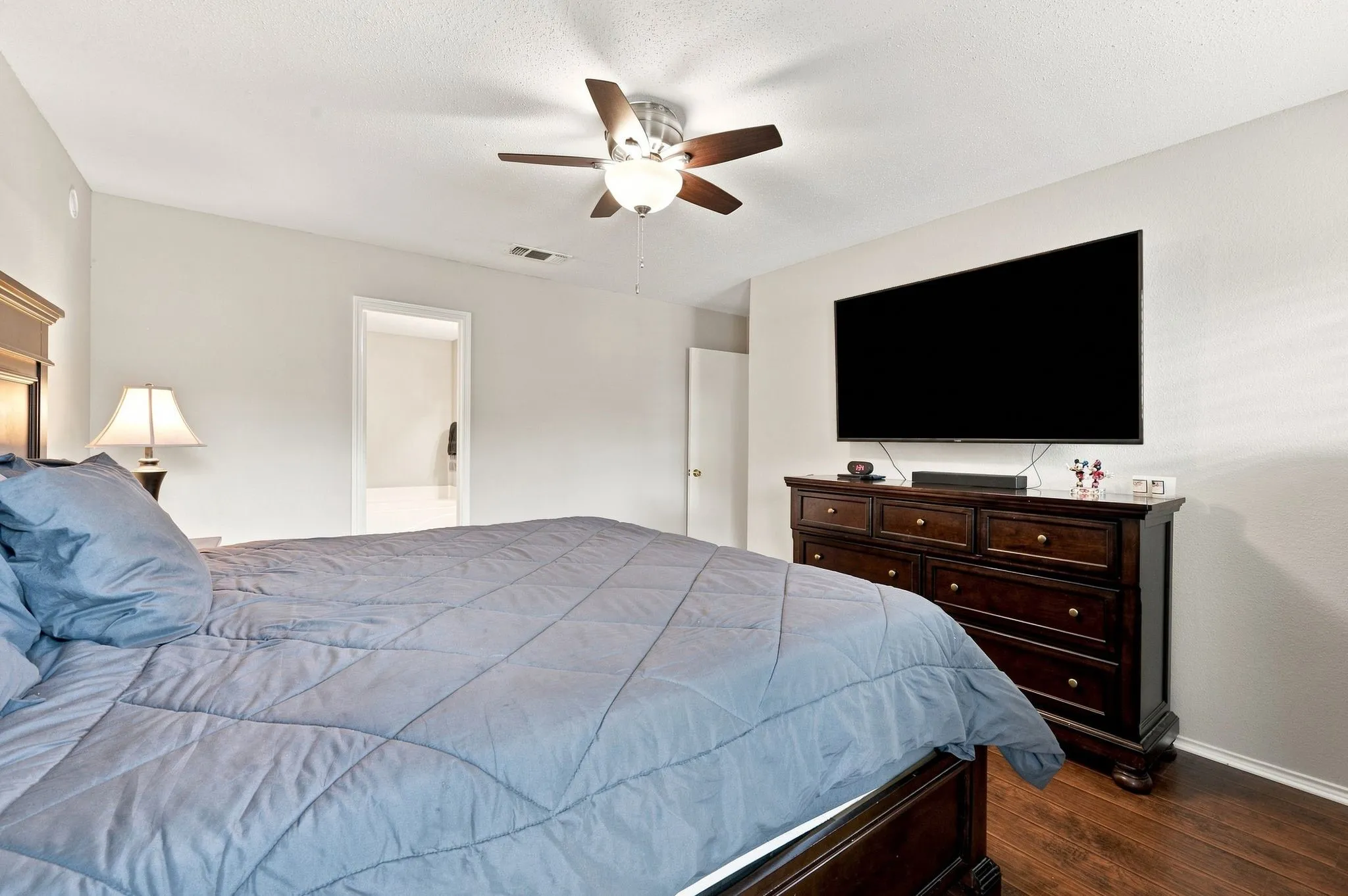 Single Family Residence For Sale in Dallas County , 3129 Walingford Drive, Grand Prairie, Texas 75052, 3 Bedroom, 2 Bathroom, 2 Garage spaces, 1,441 Sqft, built in 1995, mls#21380828, Real Estate Agent in Grand Prairie, Homes For Sale in Dallas county, Homes For Sale in Grand Prairie, Realtor in Grand Prairie Texas, Real Estate Brokerage Independent Realty Texas, Luminita Cordes Realtor