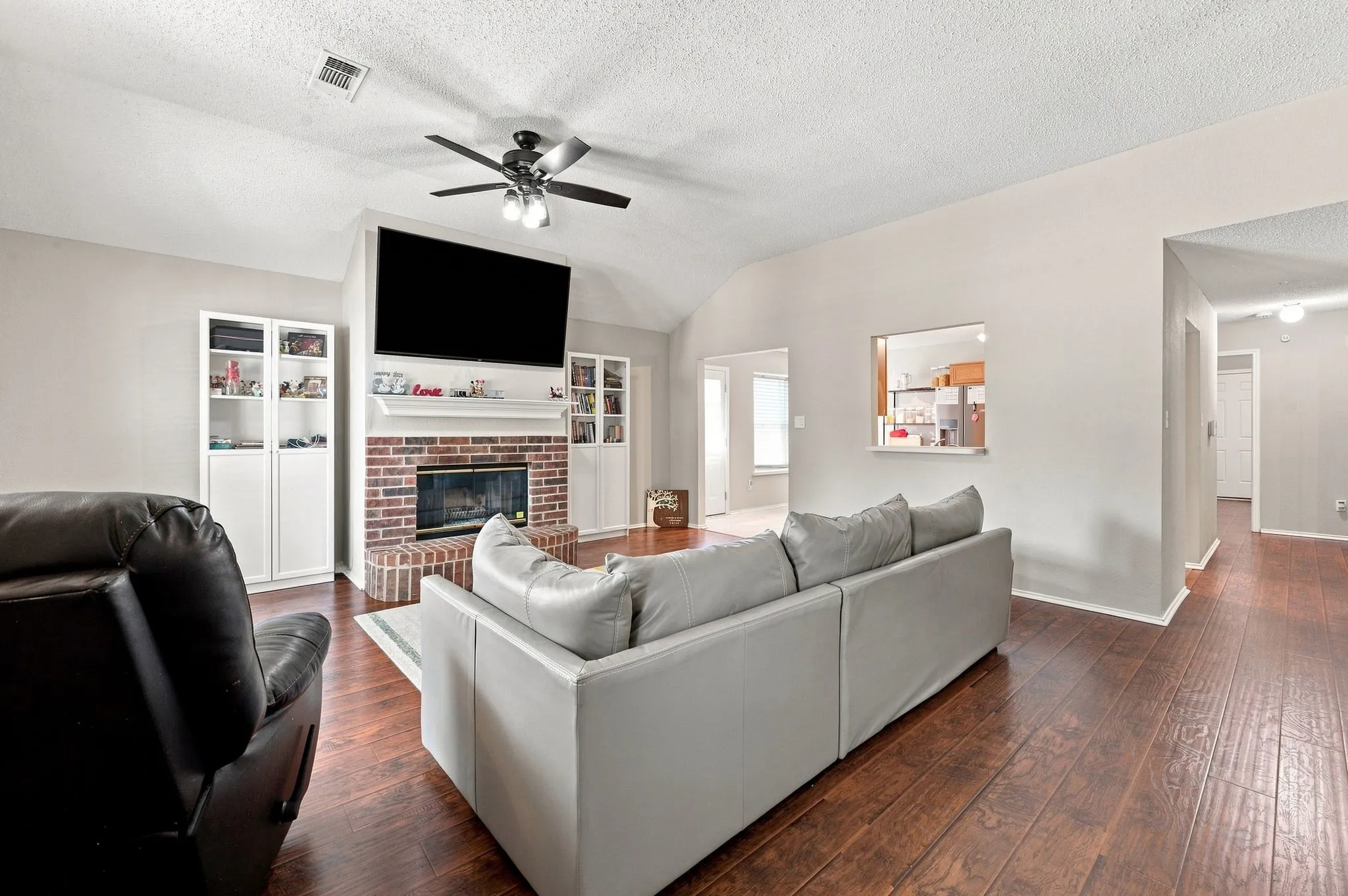 Single Family Residence For Sale in Dallas County , 3129 Walingford Drive, Grand Prairie, Texas 75052, 3 Bedroom, 2 Bathroom, 2 Garage spaces, 1,441 Sqft, built in 1995, mls#21380828, Real Estate Agent in Grand Prairie, Homes For Sale in Dallas county, Homes For Sale in Grand Prairie, Realtor in Grand Prairie Texas, Real Estate Brokerage Independent Realty Texas, Luminita Cordes Realtor