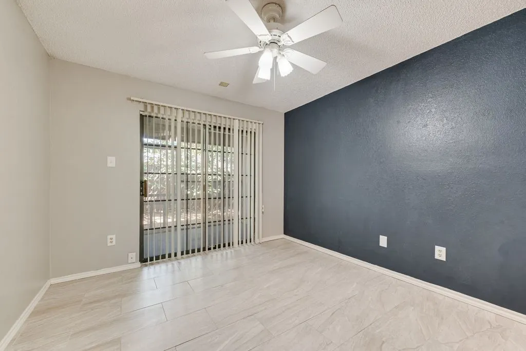 Condominium For Sale in Tarrant County , 905 Cedarland Boulevard, Arlington, Texas 76011, 2 Bedroom, 2 Bathroom, Garage spaces, 1,046 Sqft, built in 1983, mls#21381396, Real Estate Agent in Arlington, Homes For Sale in Tarrant county, Homes For Sale in Arlington, Realtor in Arlington Texas, Real Estate Brokerage Independent Realty Texas, Luminita Cordes Realtor