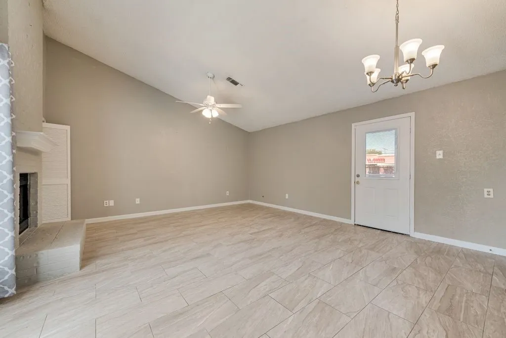 Condominium For Sale in Tarrant County , 905 Cedarland Boulevard, Arlington, Texas 76011, 2 Bedroom, 2 Bathroom, Garage spaces, 1,046 Sqft, built in 1983, mls#21381396, Real Estate Agent in Arlington, Homes For Sale in Tarrant county, Homes For Sale in Arlington, Realtor in Arlington Texas, Real Estate Brokerage Independent Realty Texas, Luminita Cordes Realtor