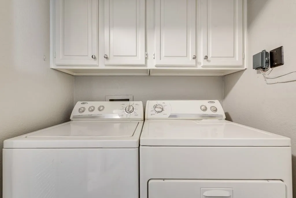 Condominium For Sale in Tarrant County , 905 Cedarland Boulevard, Arlington, Texas 76011, 2 Bedroom, 2 Bathroom, Garage spaces, 1,046 Sqft, built in 1983, mls#21381396, Real Estate Agent in Arlington, Homes For Sale in Tarrant county, Homes For Sale in Arlington, Realtor in Arlington Texas, Real Estate Brokerage Independent Realty Texas, Luminita Cordes Realtor