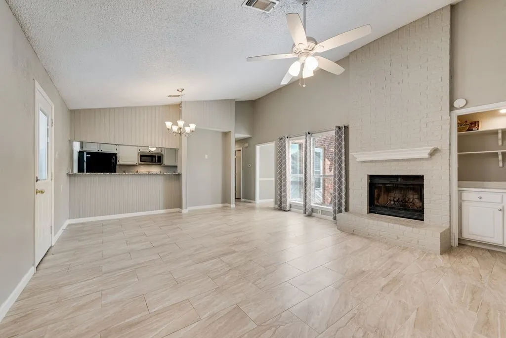 Condominium For Sale in Tarrant County , 905 Cedarland Boulevard, Arlington, Texas 76011, 2 Bedroom, 2 Bathroom, Garage spaces, 1,046 Sqft, built in 1983, mls#21381396, Real Estate Agent in Arlington, Homes For Sale in Tarrant county, Homes For Sale in Arlington, Realtor in Arlington Texas, Real Estate Brokerage Independent Realty Texas, Luminita Cordes Realtor