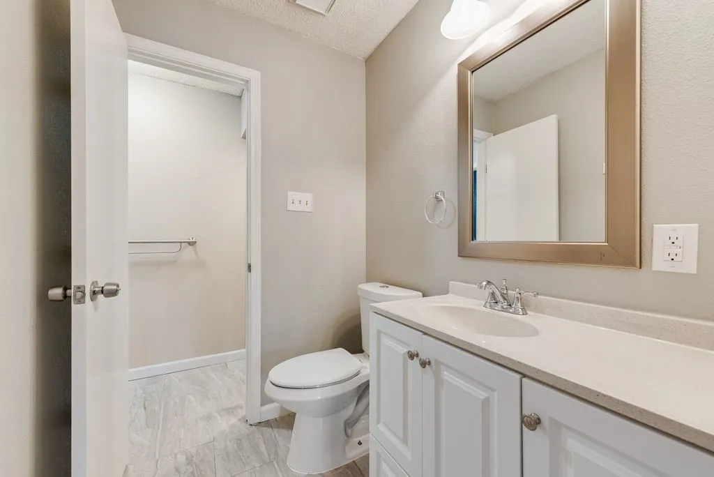 Condominium For Sale in Tarrant County , 905 Cedarland Boulevard, Arlington, Texas 76011, 2 Bedroom, 2 Bathroom, Garage spaces, 1,046 Sqft, built in 1983, mls#21381396, Real Estate Agent in Arlington, Homes For Sale in Tarrant county, Homes For Sale in Arlington, Realtor in Arlington Texas, Real Estate Brokerage Independent Realty Texas, Luminita Cordes Realtor