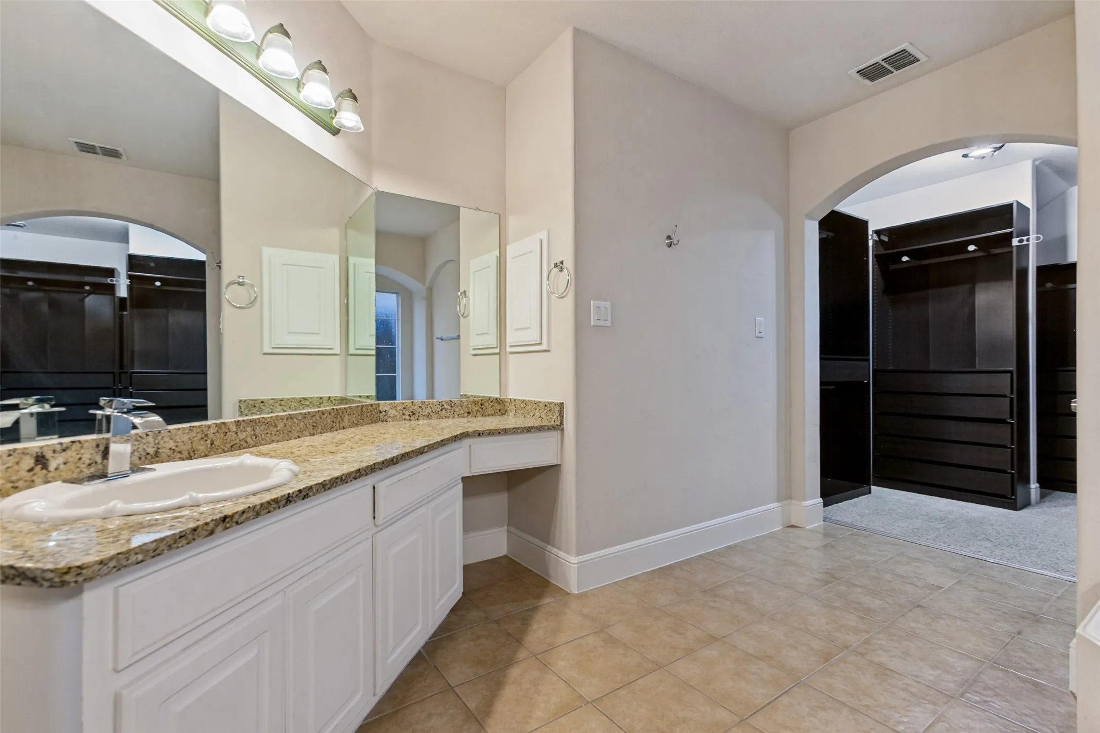 Single Family Residence For Sale in Collin County , 508 Wentworth Lane, Murphy, Texas 75094, 5 Bedroom, 4 Bathroom, 2 Garage spaces, 4,861 Sqft, built in 2006, mls#21383949, Real Estate Agent in Murphy, Homes For Sale in Collin county, Homes For Sale in Murphy, Realtor in Murphy Texas, Real Estate Brokerage Independent Realty Texas, Luminita Cordes Realtor