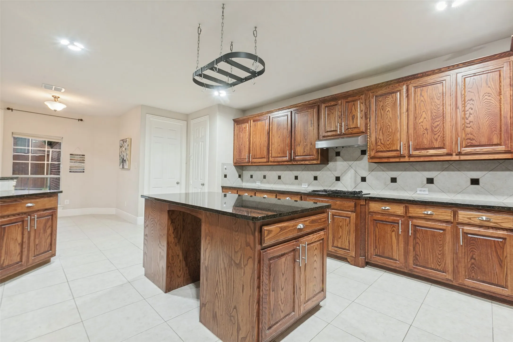 Single Family Residence For Sale in Collin County , 508 Wentworth Lane, Murphy, Texas 75094, 5 Bedroom, 4 Bathroom, 2 Garage spaces, 4,861 Sqft, built in 2006, mls#21383949, Real Estate Agent in Murphy, Homes For Sale in Collin county, Homes For Sale in Murphy, Realtor in Murphy Texas, Real Estate Brokerage Independent Realty Texas, Luminita Cordes Realtor