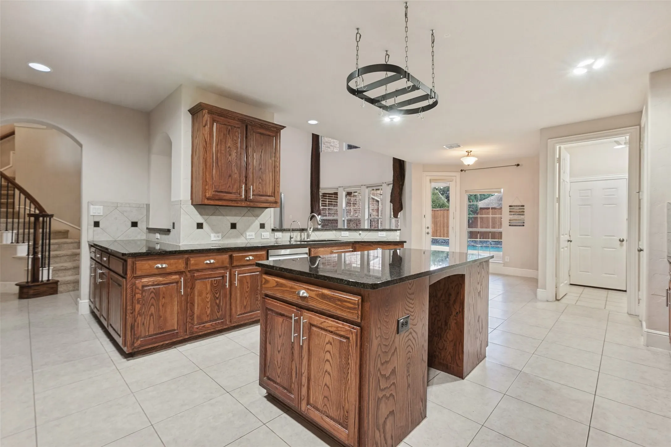 Single Family Residence For Sale in Collin County , 508 Wentworth Lane, Murphy, Texas 75094, 5 Bedroom, 4 Bathroom, 2 Garage spaces, 4,861 Sqft, built in 2006, mls#21383949, Real Estate Agent in Murphy, Homes For Sale in Collin county, Homes For Sale in Murphy, Realtor in Murphy Texas, Real Estate Brokerage Independent Realty Texas, Luminita Cordes Realtor