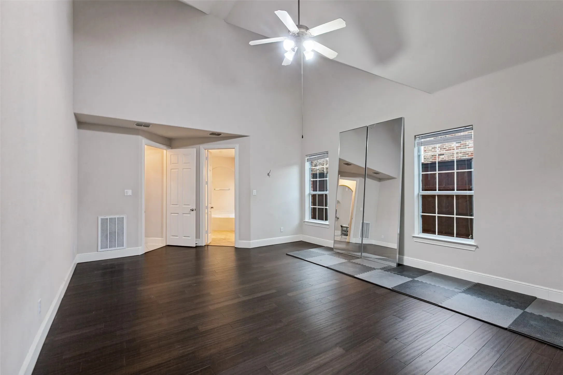 Single Family Residence For Sale in Collin County , 508 Wentworth Lane, Murphy, Texas 75094, 5 Bedroom, 4 Bathroom, 2 Garage spaces, 4,861 Sqft, built in 2006, mls#21383949, Real Estate Agent in Murphy, Homes For Sale in Collin county, Homes For Sale in Murphy, Realtor in Murphy Texas, Real Estate Brokerage Independent Realty Texas, Luminita Cordes Realtor