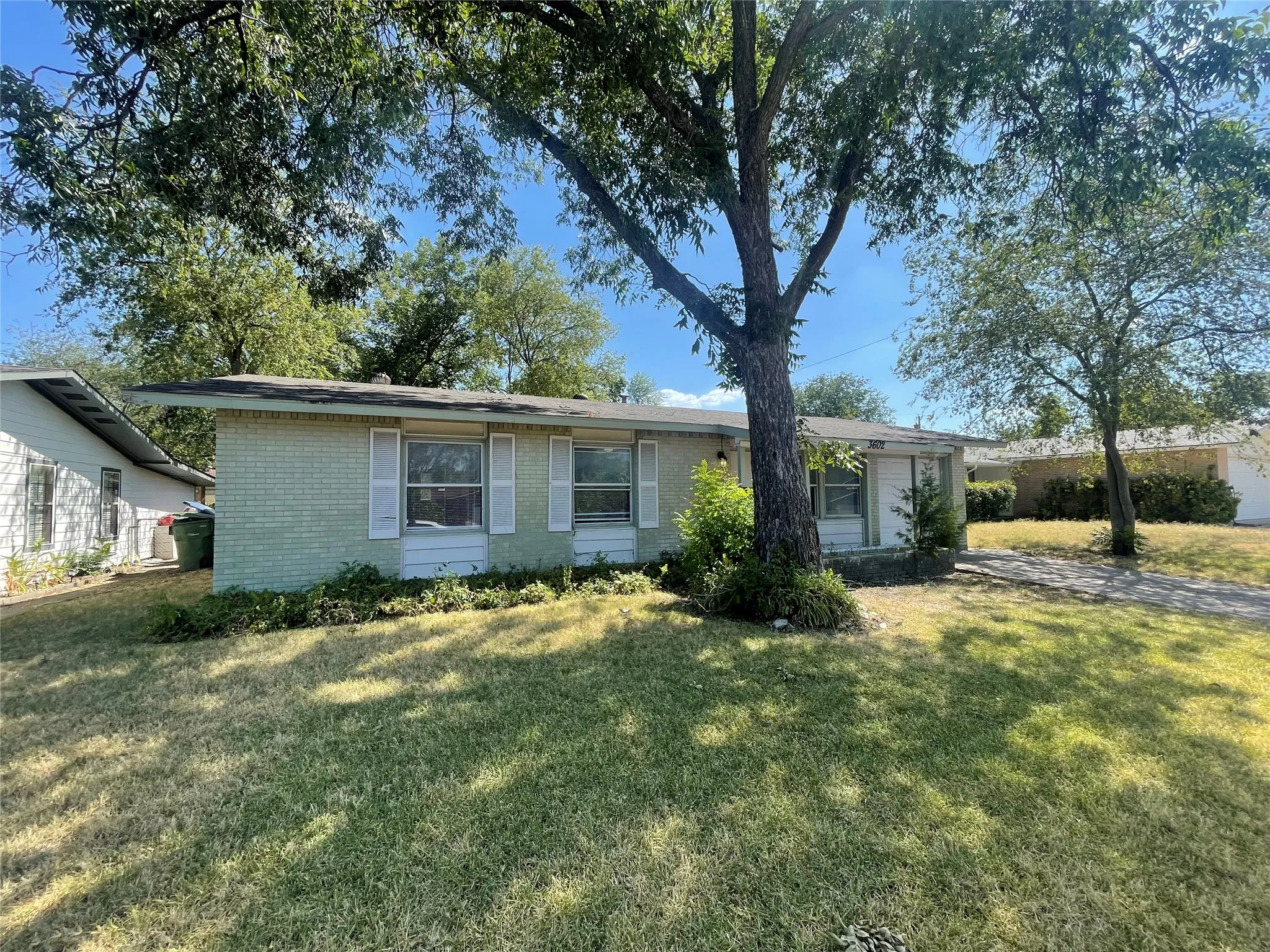 Single Family Residence For Sale in Dallas County , 3602 Norma Drive, Garland, Texas 75042, 3 Bedroom, 2 Bathroom, 1 Garage spaces, 1,200 Sqft, built in 1960, mls#21383952, Real Estate Agent in Garland, Homes For Sale in Dallas county, Homes For Sale in Garland, Realtor in Garland Texas, Real Estate Brokerage Independent Realty Texas, Luminita Cordes Realtor