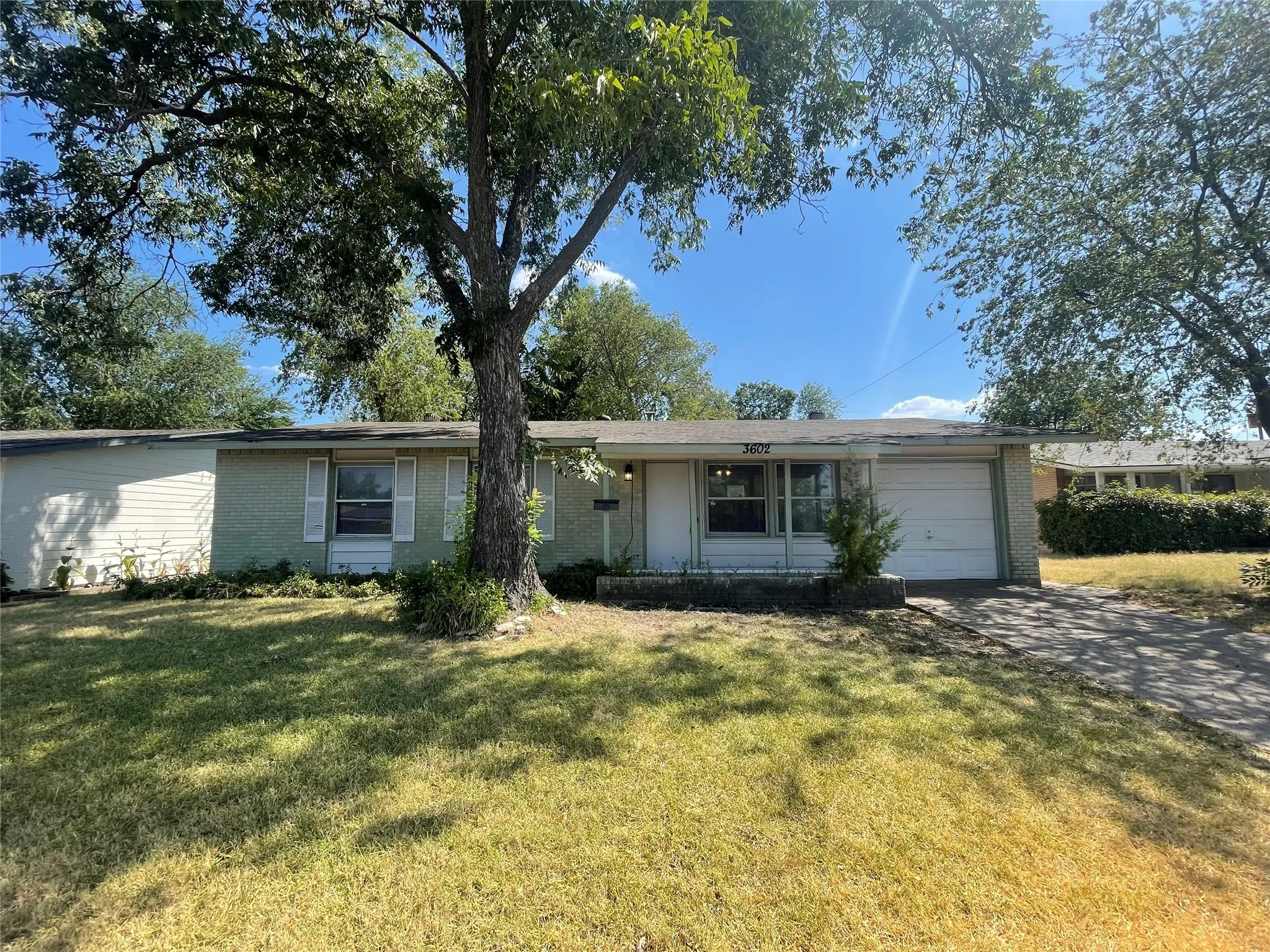Single Family Residence For Sale in Dallas County , 3602 Norma Drive, Garland, Texas 75042, 3 Bedroom, 2 Bathroom, 1 Garage spaces, 1,200 Sqft, built in 1960, mls#21383952, Real Estate Agent in Garland, Homes For Sale in Dallas county, Homes For Sale in Garland, Realtor in Garland Texas, Real Estate Brokerage Independent Realty Texas, Luminita Cordes Realtor