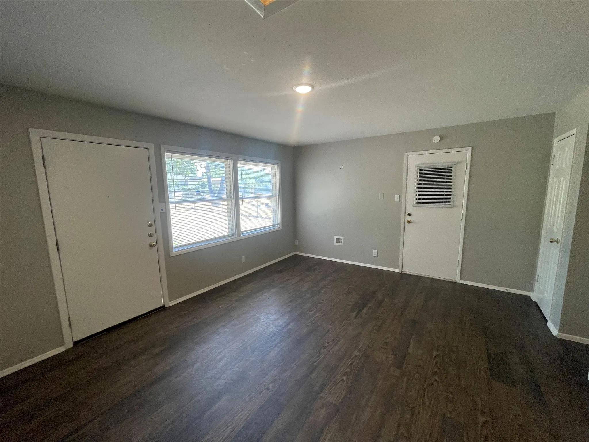 Single Family Residence For Sale in Dallas County , 3602 Norma Drive, Garland, Texas 75042, 3 Bedroom, 2 Bathroom, 1 Garage spaces, 1,200 Sqft, built in 1960, mls#21383952, Real Estate Agent in Garland, Homes For Sale in Dallas county, Homes For Sale in Garland, Realtor in Garland Texas, Real Estate Brokerage Independent Realty Texas, Luminita Cordes Realtor