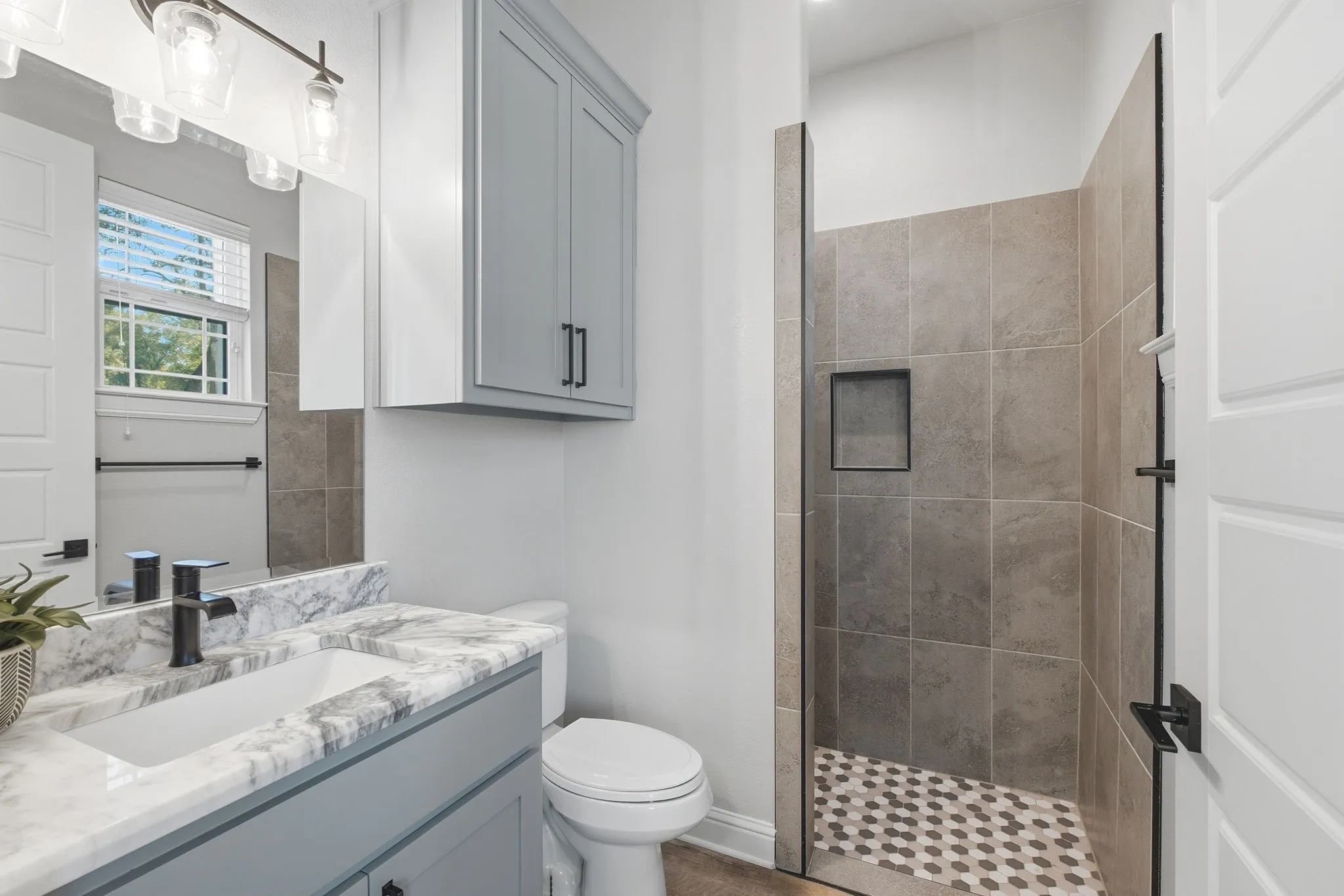 Single Family Residence For Sale in Hunt County , 6707 Anchor Point, Quinlan, Texas 75474, 4 Bedroom, 4 Bathroom, 2 Garage spaces, 3,730 Sqft, built in 2022, mls#21382701, Real Estate Agent in Quinlan, Homes For Sale in Hunt county, Homes For Sale in Quinlan, Realtor in Quinlan Texas, Real Estate Brokerage Independent Realty Texas, Luminita Cordes Realtor