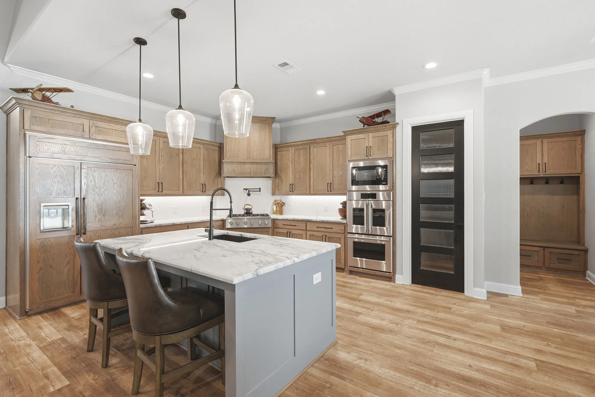 Single Family Residence For Sale in Hunt County , 6707 Anchor Point, Quinlan, Texas 75474, 4 Bedroom, 4 Bathroom, 2 Garage spaces, 3,730 Sqft, built in 2022, mls#21382701, Real Estate Agent in Quinlan, Homes For Sale in Hunt county, Homes For Sale in Quinlan, Realtor in Quinlan Texas, Real Estate Brokerage Independent Realty Texas, Luminita Cordes Realtor