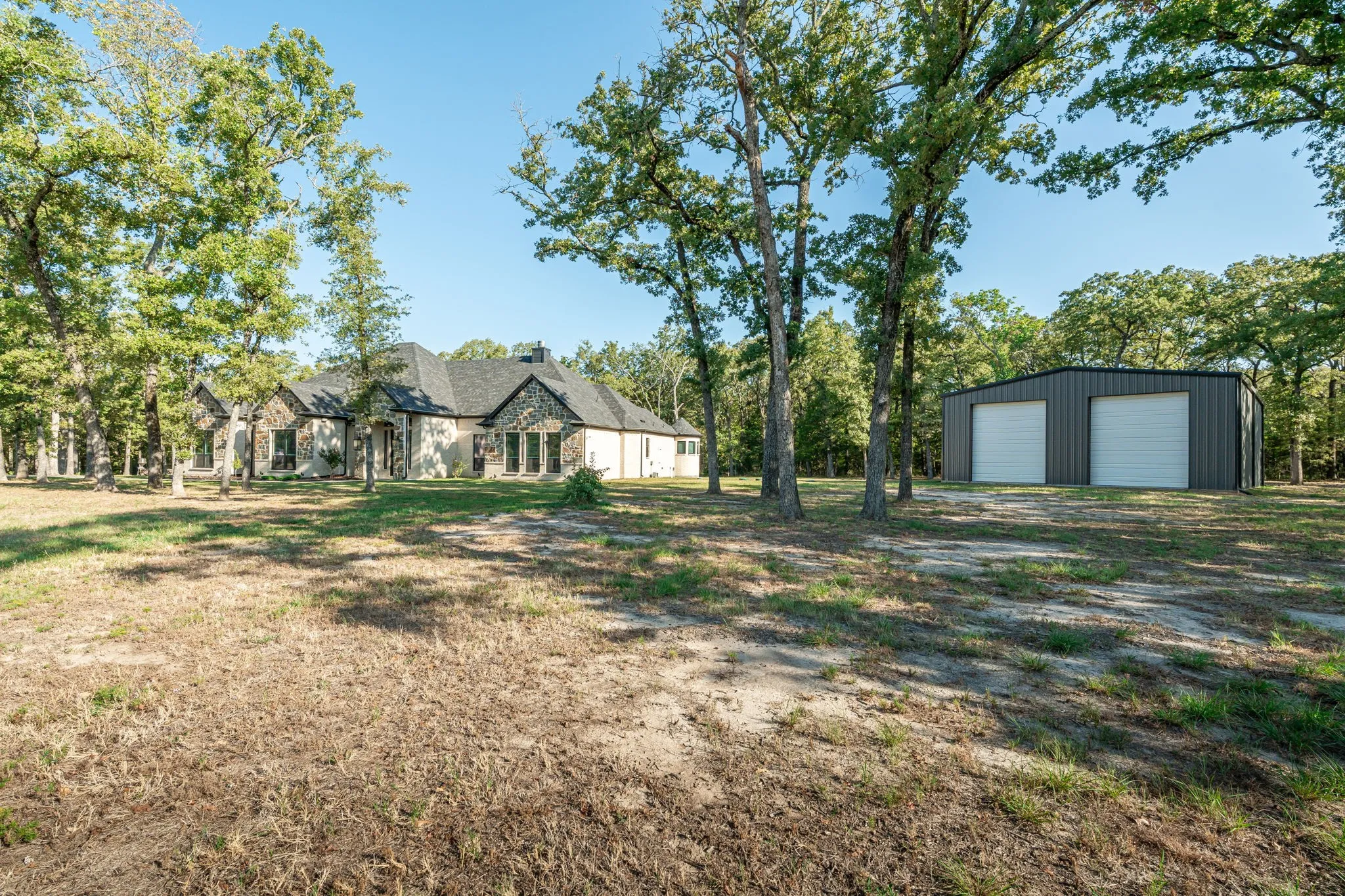 Single Family Residence For Sale in Hunt County , 6707 Anchor Point, Quinlan, Texas 75474, 4 Bedroom, 4 Bathroom, 2 Garage spaces, 3,730 Sqft, built in 2022, mls#21382701, Real Estate Agent in Quinlan, Homes For Sale in Hunt county, Homes For Sale in Quinlan, Realtor in Quinlan Texas, Real Estate Brokerage Independent Realty Texas, Luminita Cordes Realtor