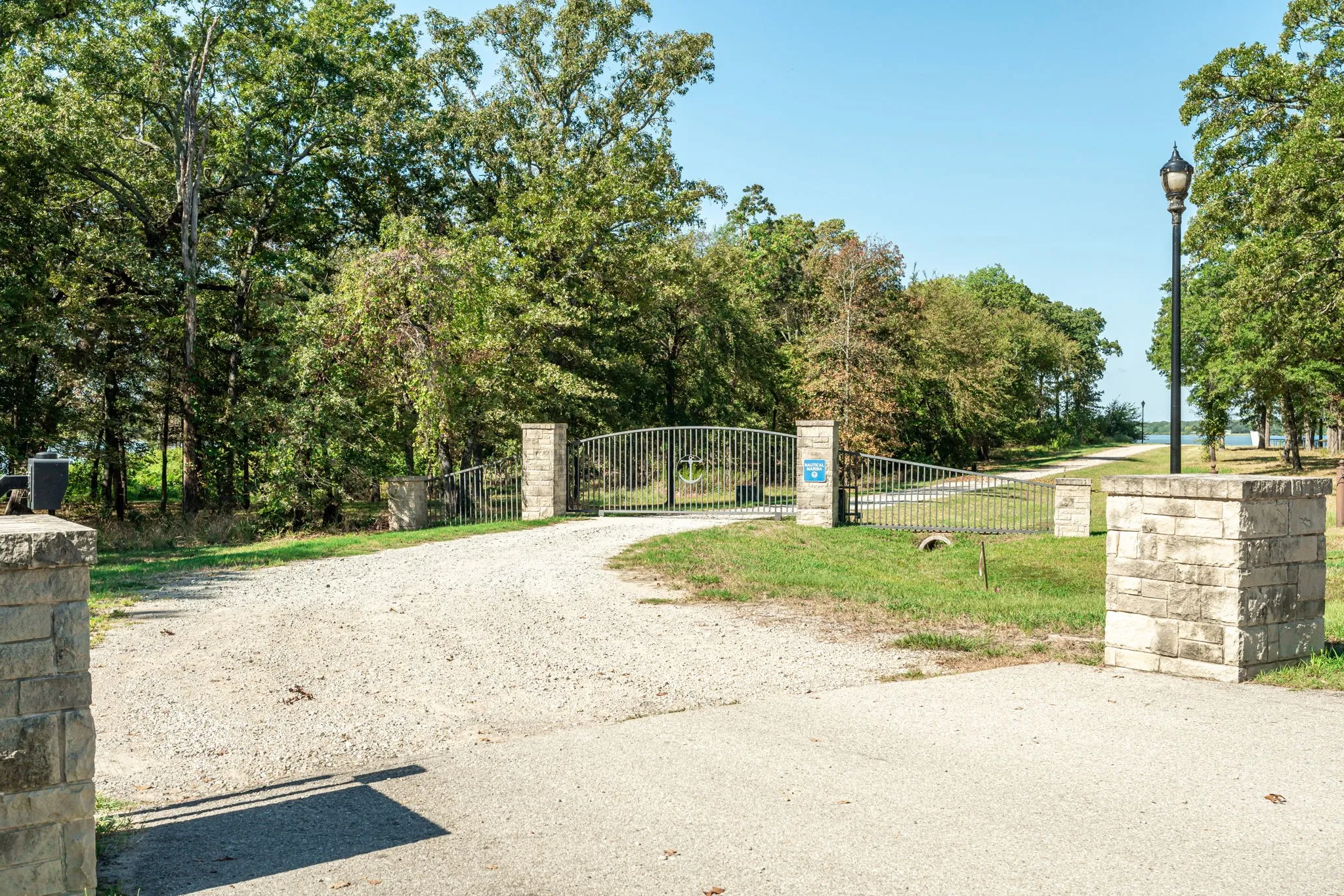 Single Family Residence For Sale in Hunt County , 6707 Anchor Point, Quinlan, Texas 75474, 4 Bedroom, 4 Bathroom, 2 Garage spaces, 3,730 Sqft, built in 2022, mls#21382701, Real Estate Agent in Quinlan, Homes For Sale in Hunt county, Homes For Sale in Quinlan, Realtor in Quinlan Texas, Real Estate Brokerage Independent Realty Texas, Luminita Cordes Realtor