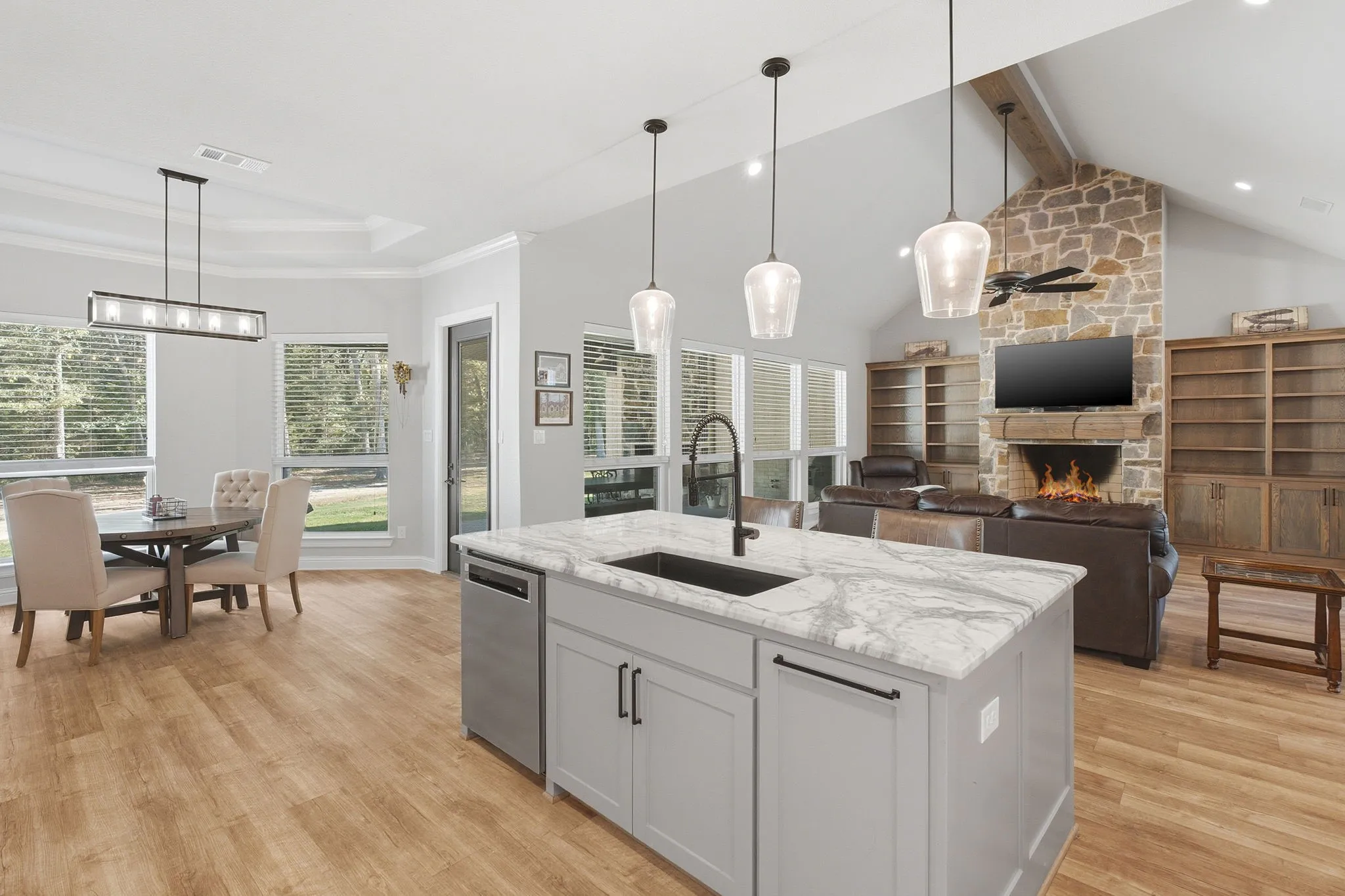 Single Family Residence For Sale in Hunt County , 6707 Anchor Point, Quinlan, Texas 75474, 4 Bedroom, 4 Bathroom, 2 Garage spaces, 3,730 Sqft, built in 2022, mls#21382701, Real Estate Agent in Quinlan, Homes For Sale in Hunt county, Homes For Sale in Quinlan, Realtor in Quinlan Texas, Real Estate Brokerage Independent Realty Texas, Luminita Cordes Realtor