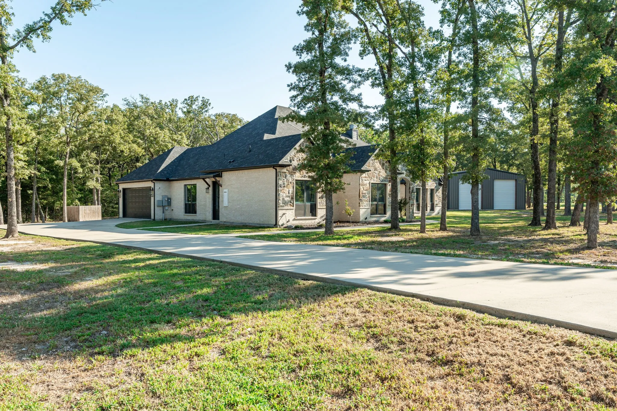 Single Family Residence For Sale in Hunt County , 6707 Anchor Point, Quinlan, Texas 75474, 4 Bedroom, 4 Bathroom, 2 Garage spaces, 3,730 Sqft, built in 2022, mls#21382701, Real Estate Agent in Quinlan, Homes For Sale in Hunt county, Homes For Sale in Quinlan, Realtor in Quinlan Texas, Real Estate Brokerage Independent Realty Texas, Luminita Cordes Realtor
